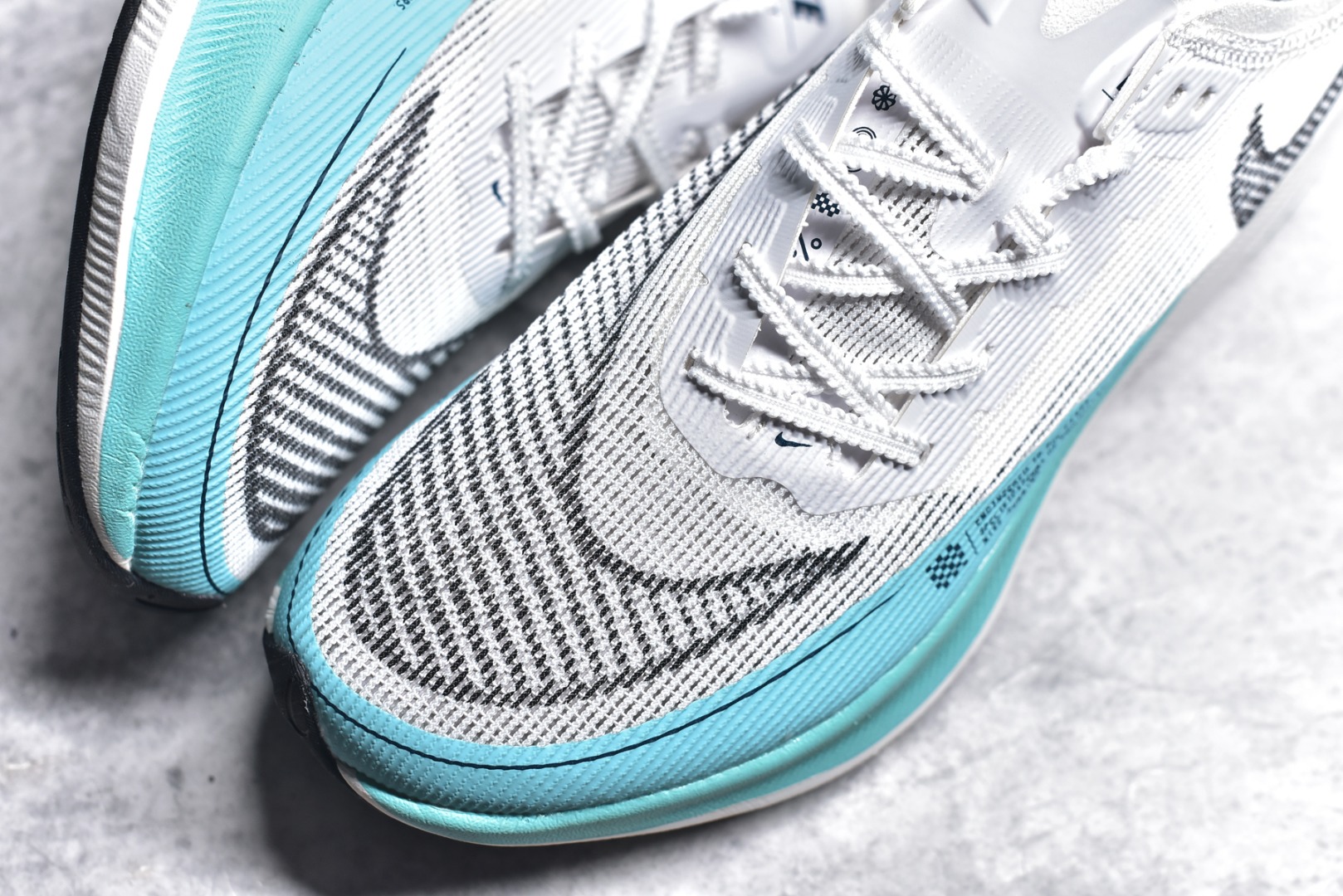 图片[8]-#秒杀 ️工厂清仓限时特价福利💥 NK ZoomX Vaporfly Next% 马拉松跑步鞋二代 鞋面使用了全新 Vaporweave 科技，这种类似蝉翼的材质相比 Flyknit 更加轻薄透气，非对称的鞋带系统和泡棉护垫的加入令舒适度更高，采用醒目的绿色作为主色调，鞋头辅以超大的 Swoosh 点缀，再配上流线型外观设计 尺码：36 36.5 37.5 38 38.5 39 40 40.5 41 42 42.5 43 44 45-选品中心