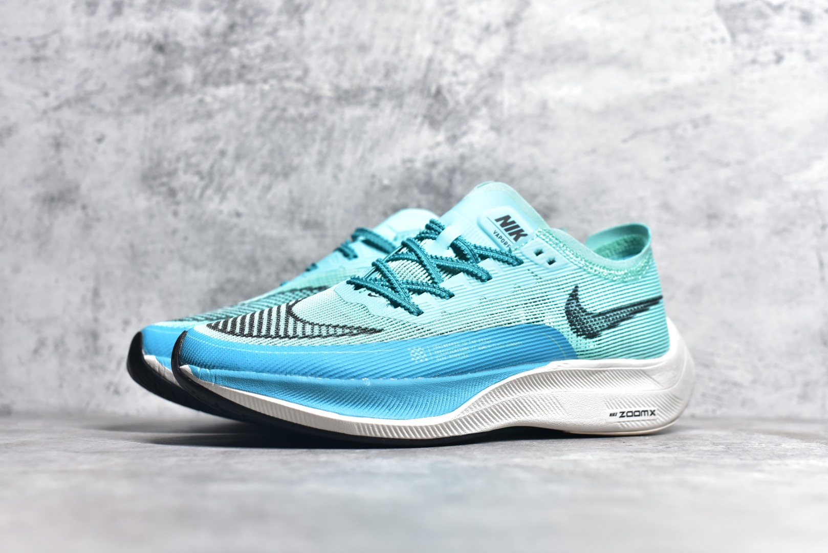 图片[2]-#秒杀 ️工厂清仓限时特价福利💥 NK ZoomX Vaporfly Next% 马拉松跑步鞋二代 鞋面使用了全新 Vaporweave 科技，这种类似蝉翼的材质相比 Flyknit 更加轻薄透气，非对称的鞋带系统和泡棉护垫的加入令舒适度更高，采用醒目的绿色作为主色调，鞋头辅以超大的 Swoosh 点缀，再配上流线型外观设计 尺码：36 36.5 37.5 38 38.5 39 40 40.5 41 42 42.5 43 44 45-选品中心