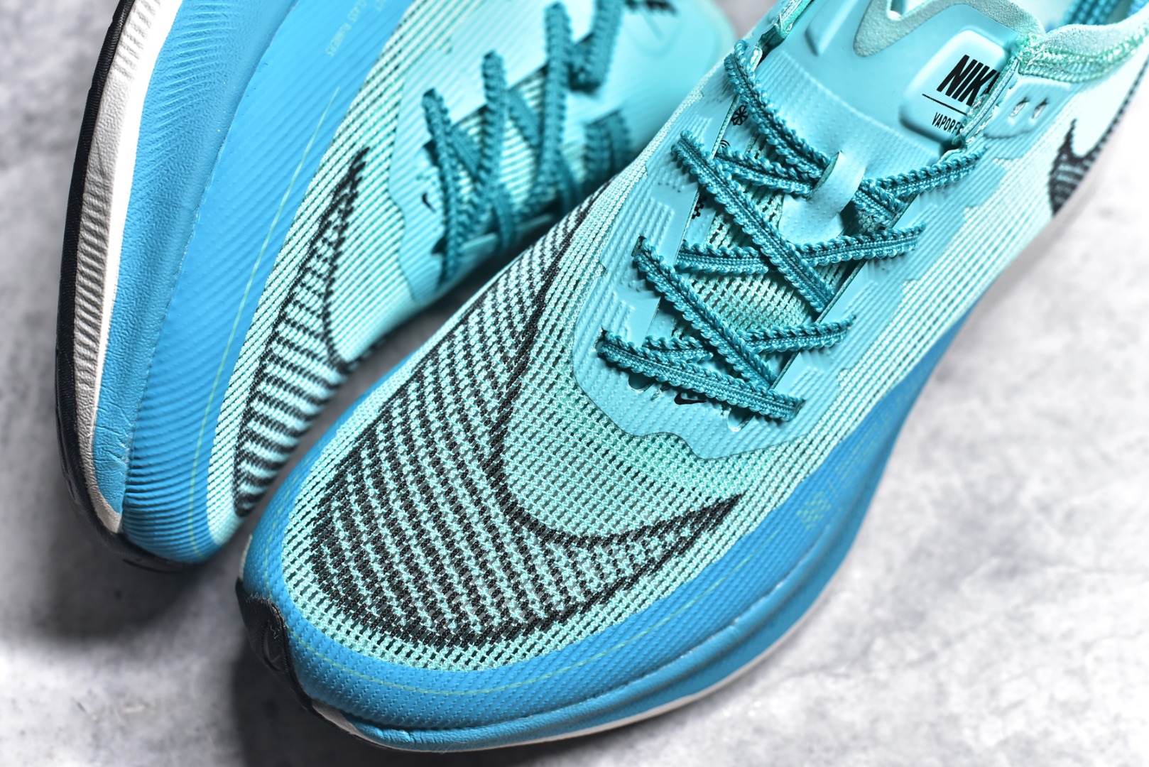 图片[8]-#秒杀 ️工厂清仓限时特价福利💥 NK ZoomX Vaporfly Next% 马拉松跑步鞋二代 鞋面使用了全新 Vaporweave 科技，这种类似蝉翼的材质相比 Flyknit 更加轻薄透气，非对称的鞋带系统和泡棉护垫的加入令舒适度更高，采用醒目的绿色作为主色调，鞋头辅以超大的 Swoosh 点缀，再配上流线型外观设计 尺码：36 36.5 37.5 38 38.5 39 40 40.5 41 42 42.5 43 44 45-选品中心