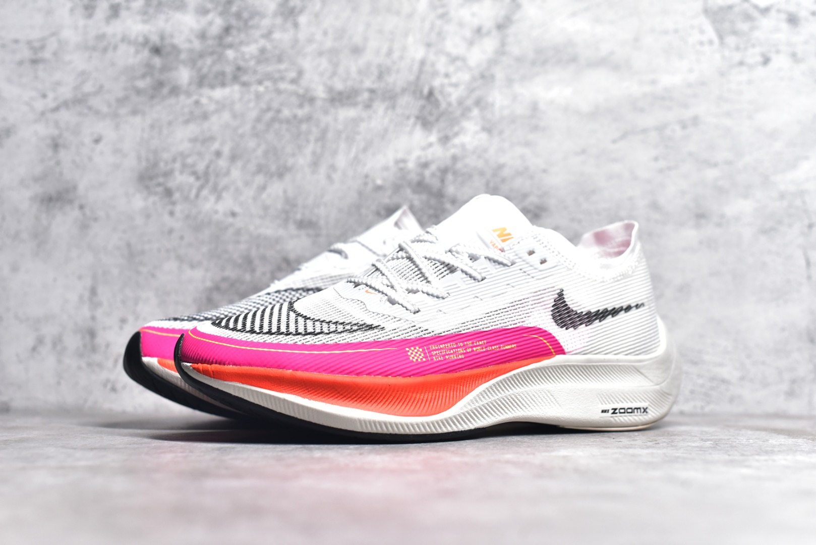 图片[2]-#秒杀 ️工厂清仓限时特价福利💥 NK ZoomX Vaporfly Next% 马拉松跑步鞋二代 鞋面使用了全新 Vaporweave 科技，这种类似蝉翼的材质相比 Flyknit 更加轻薄透气，非对称的鞋带系统和泡棉护垫的加入令舒适度更高，采用醒目的绿色作为主色调，鞋头辅以超大的 Swoosh 点缀，再配上流线型外观设计 尺码：36 36.5 37.5 38 38.5 39 40 40.5 41 42 42.5 43 44 45-选品中心