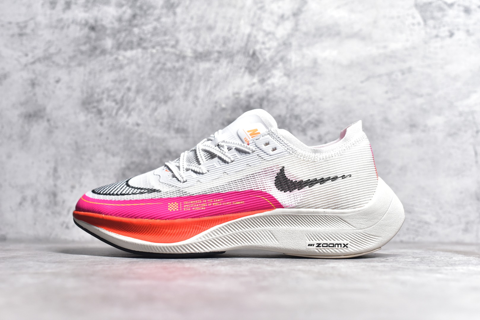 #秒杀 ️工厂清仓限时特价福利💥 NK ZoomX Vaporfly Next% 马拉松跑步鞋二代 鞋面使用了全新 Vaporweave 科技，这种类似蝉翼的材质相比 Flyknit 更加轻薄透气，非对称的鞋带系统和泡棉护垫的加入令舒适度更高，采用醒目的绿色作为主色调，鞋头辅以超大的 Swoosh 点缀，再配上流线型外观设计 尺码：36 36.5 37.5 38 38.5 39 40 40.5 41 42 42.5 43 44 45-选品中心