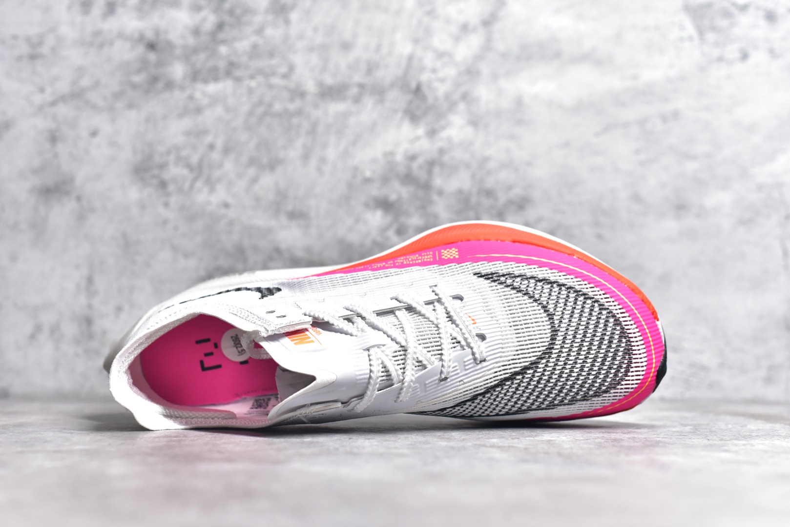 图片[4]-#秒杀 ️工厂清仓限时特价福利💥 NK ZoomX Vaporfly Next% 马拉松跑步鞋二代 鞋面使用了全新 Vaporweave 科技，这种类似蝉翼的材质相比 Flyknit 更加轻薄透气，非对称的鞋带系统和泡棉护垫的加入令舒适度更高，采用醒目的绿色作为主色调，鞋头辅以超大的 Swoosh 点缀，再配上流线型外观设计 尺码：36 36.5 37.5 38 38.5 39 40 40.5 41 42 42.5 43 44 45-选品中心