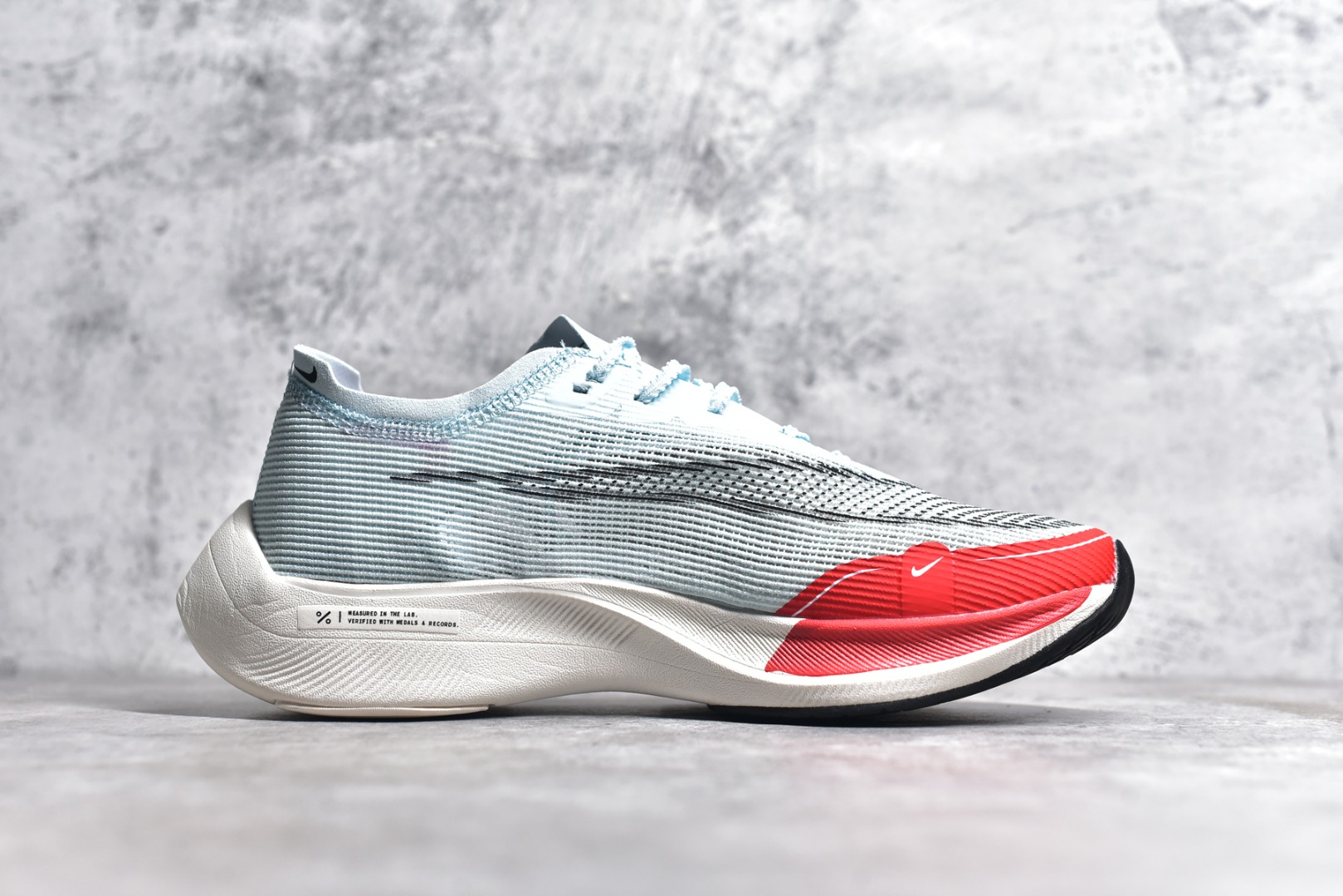 图片[3]-#秒杀 ️工厂清仓限时特价福利💥 NK ZoomX Vaporfly Next% 马拉松跑步鞋二代 鞋面使用了全新 Vaporweave 科技，这种类似蝉翼的材质相比 Flyknit 更加轻薄透气，非对称的鞋带系统和泡棉护垫的加入令舒适度更高，采用醒目的绿色作为主色调，鞋头辅以超大的 Swoosh 点缀，再配上流线型外观设计 尺码：36 36.5 37.5 38 38.5 39 40 40.5 41 42 42.5 43 44 45-选品中心