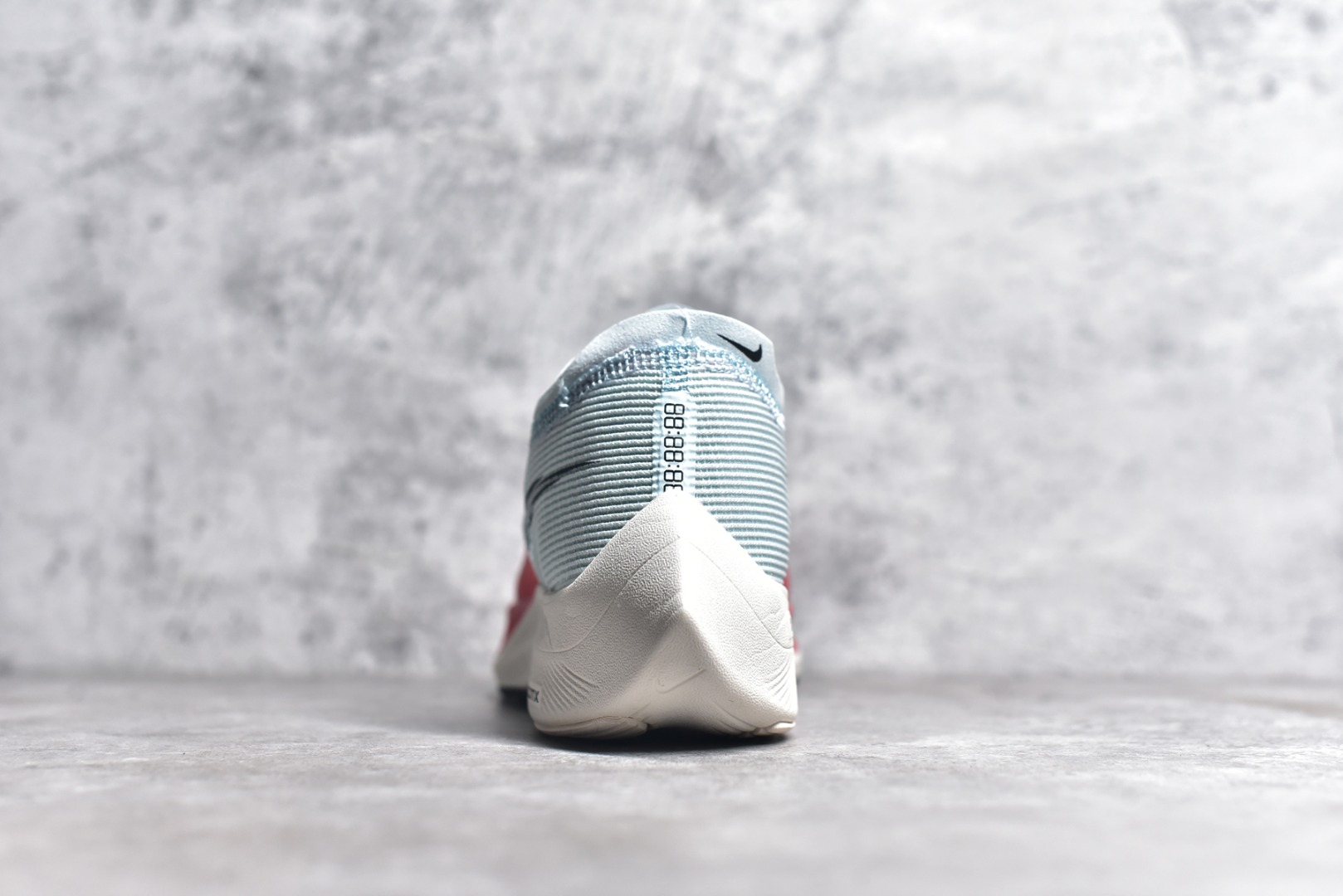 图片[6]-#秒杀 ️工厂清仓限时特价福利💥 NK ZoomX Vaporfly Next% 马拉松跑步鞋二代 鞋面使用了全新 Vaporweave 科技，这种类似蝉翼的材质相比 Flyknit 更加轻薄透气，非对称的鞋带系统和泡棉护垫的加入令舒适度更高，采用醒目的绿色作为主色调，鞋头辅以超大的 Swoosh 点缀，再配上流线型外观设计 尺码：36 36.5 37.5 38 38.5 39 40 40.5 41 42 42.5 43 44 45-选品中心