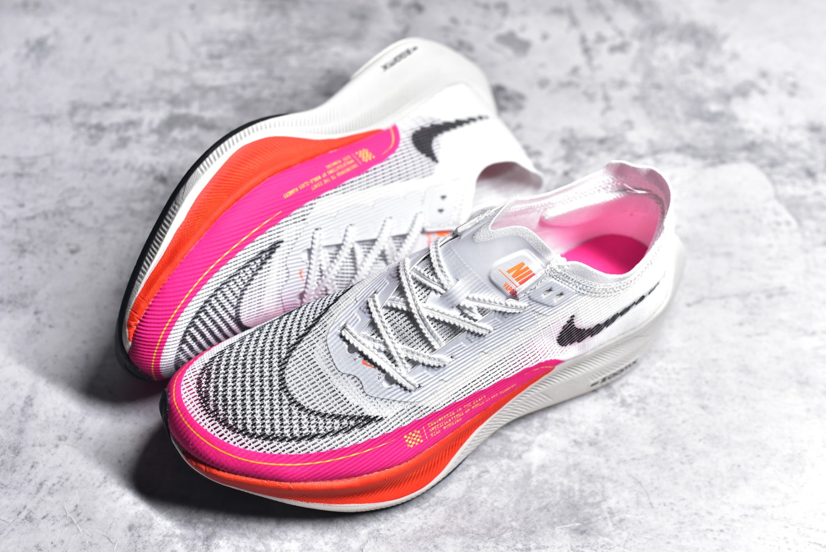 图片[7]-#秒杀 ️工厂清仓限时特价福利💥 NK ZoomX Vaporfly Next% 马拉松跑步鞋二代 鞋面使用了全新 Vaporweave 科技，这种类似蝉翼的材质相比 Flyknit 更加轻薄透气，非对称的鞋带系统和泡棉护垫的加入令舒适度更高，采用醒目的绿色作为主色调，鞋头辅以超大的 Swoosh 点缀，再配上流线型外观设计 尺码：36 36.5 37.5 38 38.5 39 40 40.5 41 42 42.5 43 44 45-选品中心