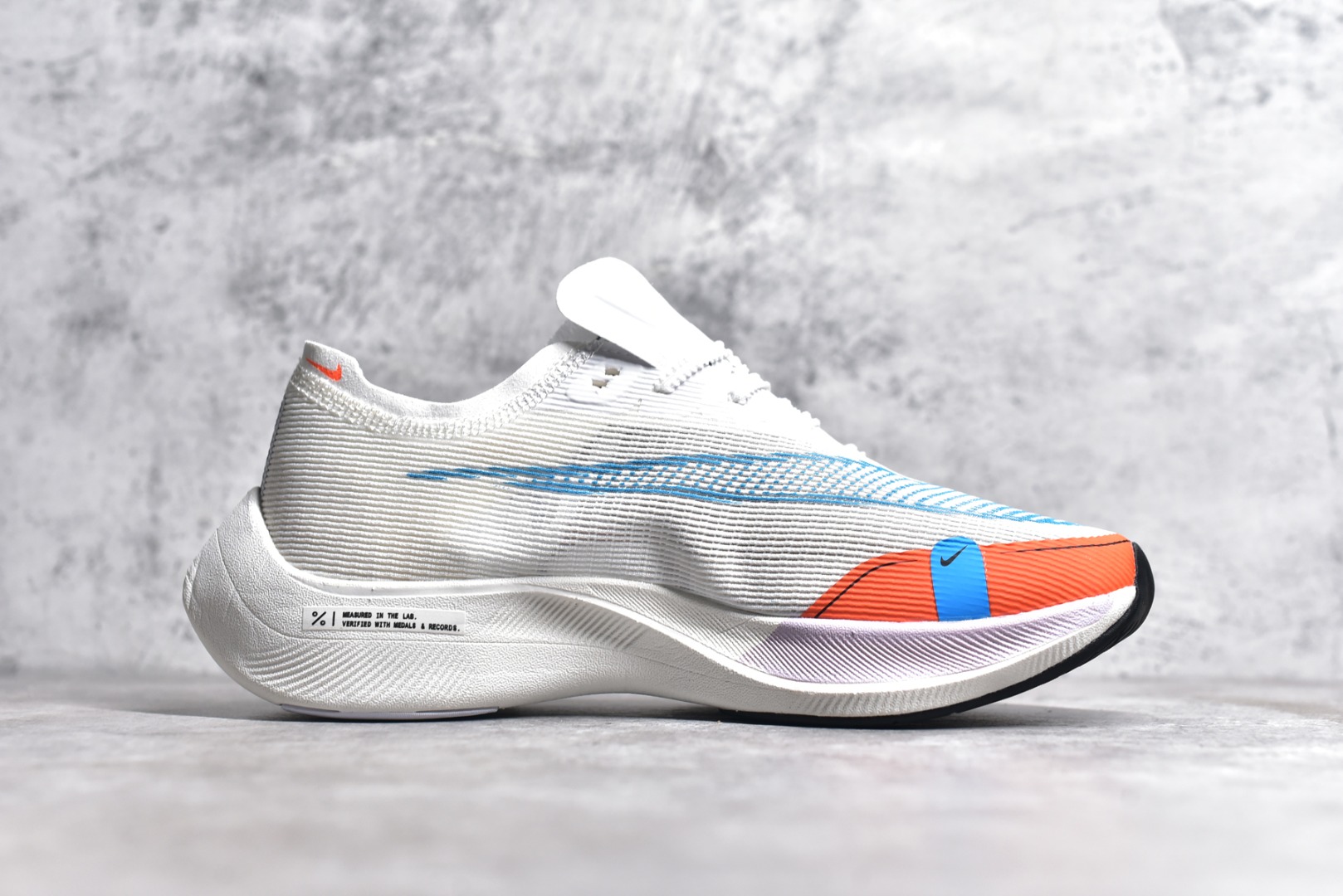 图片[3]-#秒杀 ️工厂清仓限时特价福利💥 NK ZoomX Vaporfly Next% 马拉松跑步鞋二代 鞋面使用了全新 Vaporweave 科技，这种类似蝉翼的材质相比 Flyknit 更加轻薄透气，非对称的鞋带系统和泡棉护垫的加入令舒适度更高，采用醒目的绿色作为主色调，鞋头辅以超大的 Swoosh 点缀，再配上流线型外观设计 尺码：36 36.5 37.5 38 38.5 39 40 40.5 41 42 42.5 43 44 45-选品中心