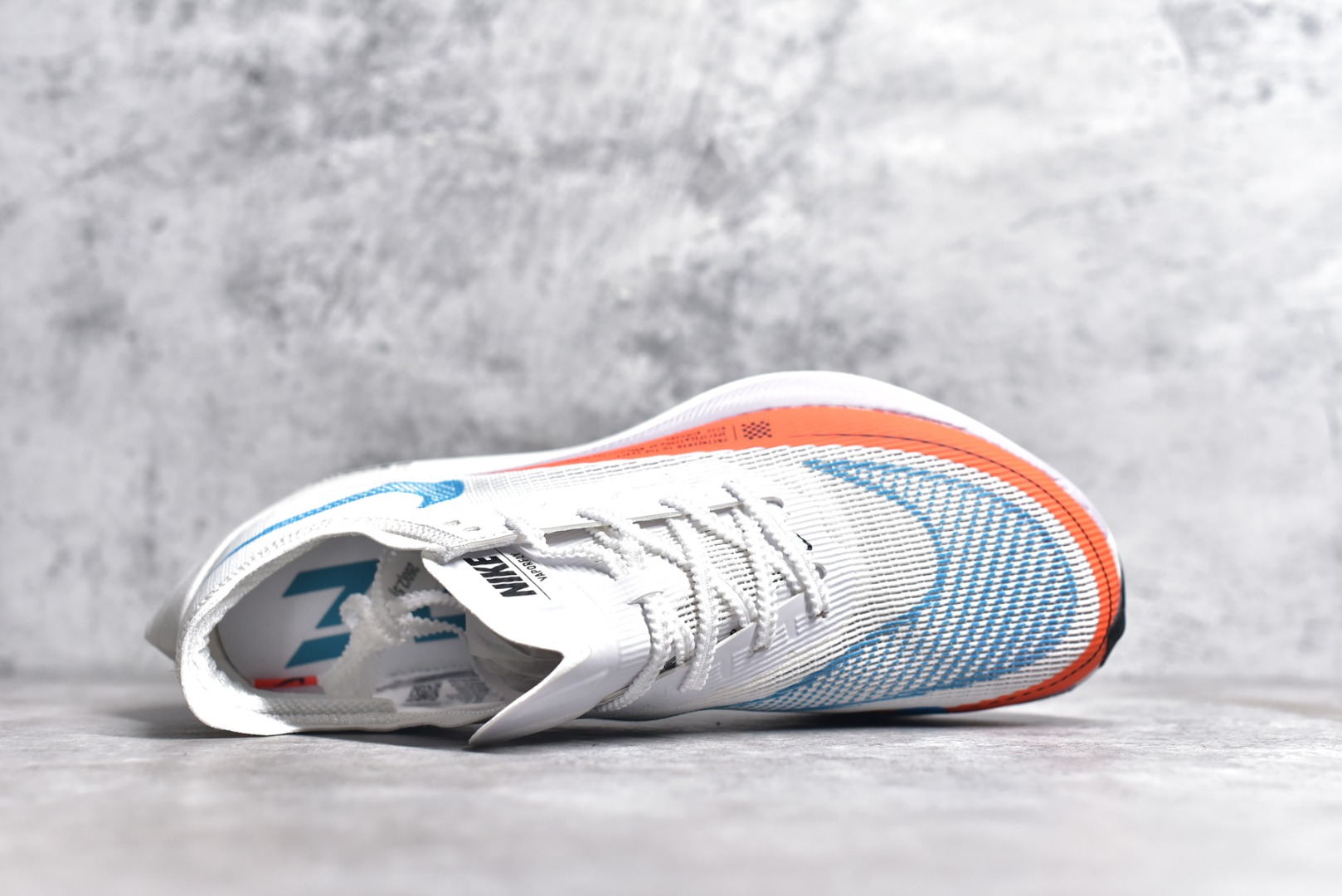 图片[4]-#秒杀 ️工厂清仓限时特价福利💥 NK ZoomX Vaporfly Next% 马拉松跑步鞋二代 鞋面使用了全新 Vaporweave 科技，这种类似蝉翼的材质相比 Flyknit 更加轻薄透气，非对称的鞋带系统和泡棉护垫的加入令舒适度更高，采用醒目的绿色作为主色调，鞋头辅以超大的 Swoosh 点缀，再配上流线型外观设计 尺码：36 36.5 37.5 38 38.5 39 40 40.5 41 42 42.5 43 44 45-选品中心