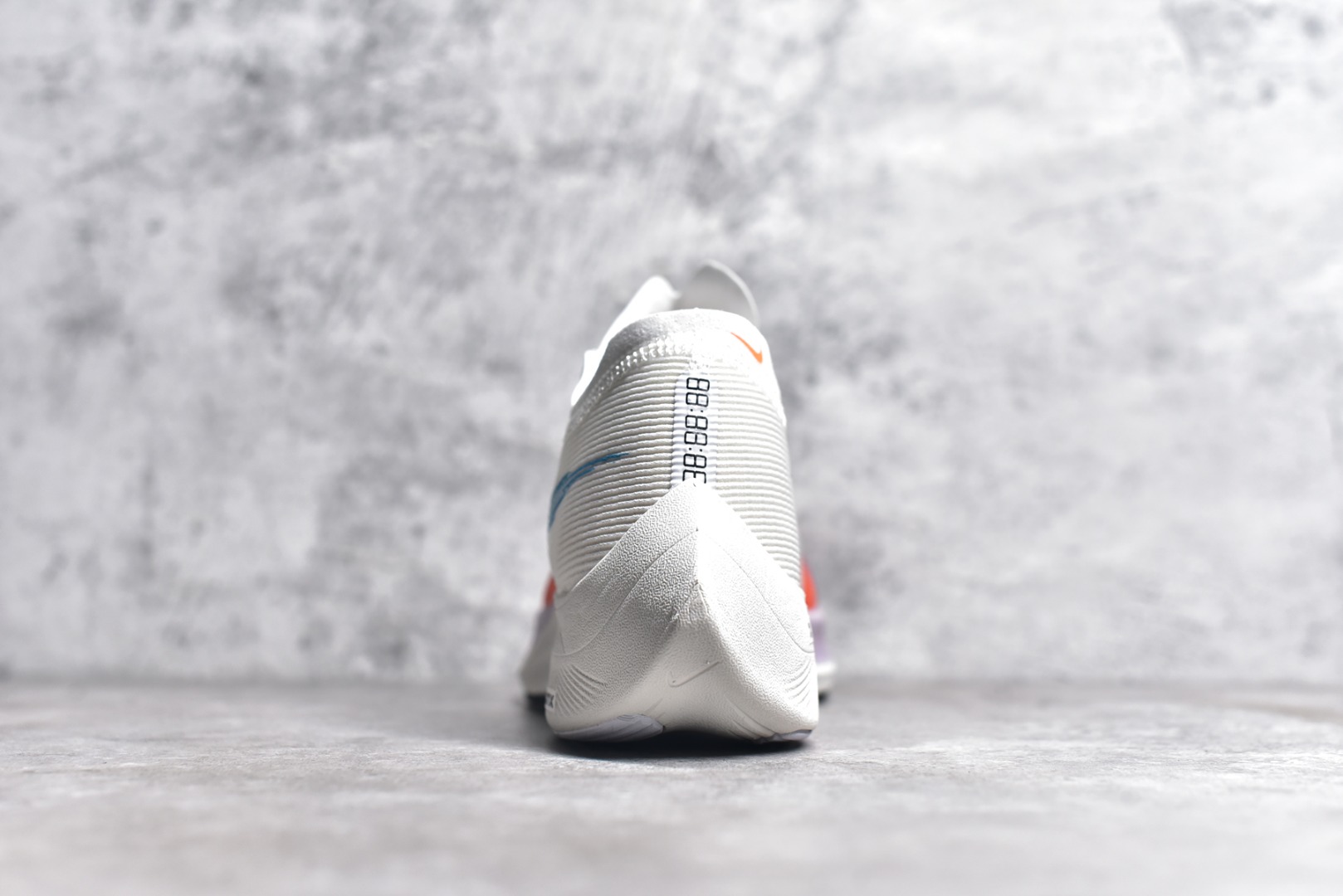 图片[6]-#秒杀 ️工厂清仓限时特价福利💥 NK ZoomX Vaporfly Next% 马拉松跑步鞋二代 鞋面使用了全新 Vaporweave 科技，这种类似蝉翼的材质相比 Flyknit 更加轻薄透气，非对称的鞋带系统和泡棉护垫的加入令舒适度更高，采用醒目的绿色作为主色调，鞋头辅以超大的 Swoosh 点缀，再配上流线型外观设计 尺码：36 36.5 37.5 38 38.5 39 40 40.5 41 42 42.5 43 44 45-选品中心