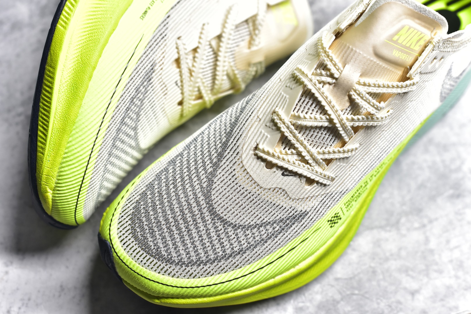 图片[8]-#秒杀 ️工厂清仓限时特价福利💥 NK ZoomX Vaporfly Next% 马拉松跑步鞋二代 鞋面使用了全新 Vaporweave 科技，这种类似蝉翼的材质相比 Flyknit 更加轻薄透气，非对称的鞋带系统和泡棉护垫的加入令舒适度更高，采用醒目的绿色作为主色调，鞋头辅以超大的 Swoosh 点缀，再配上流线型外观设计 尺码：36 36.5 37.5 38 38.5 39 40 40.5 41 42 42.5 43 44 45-选品中心