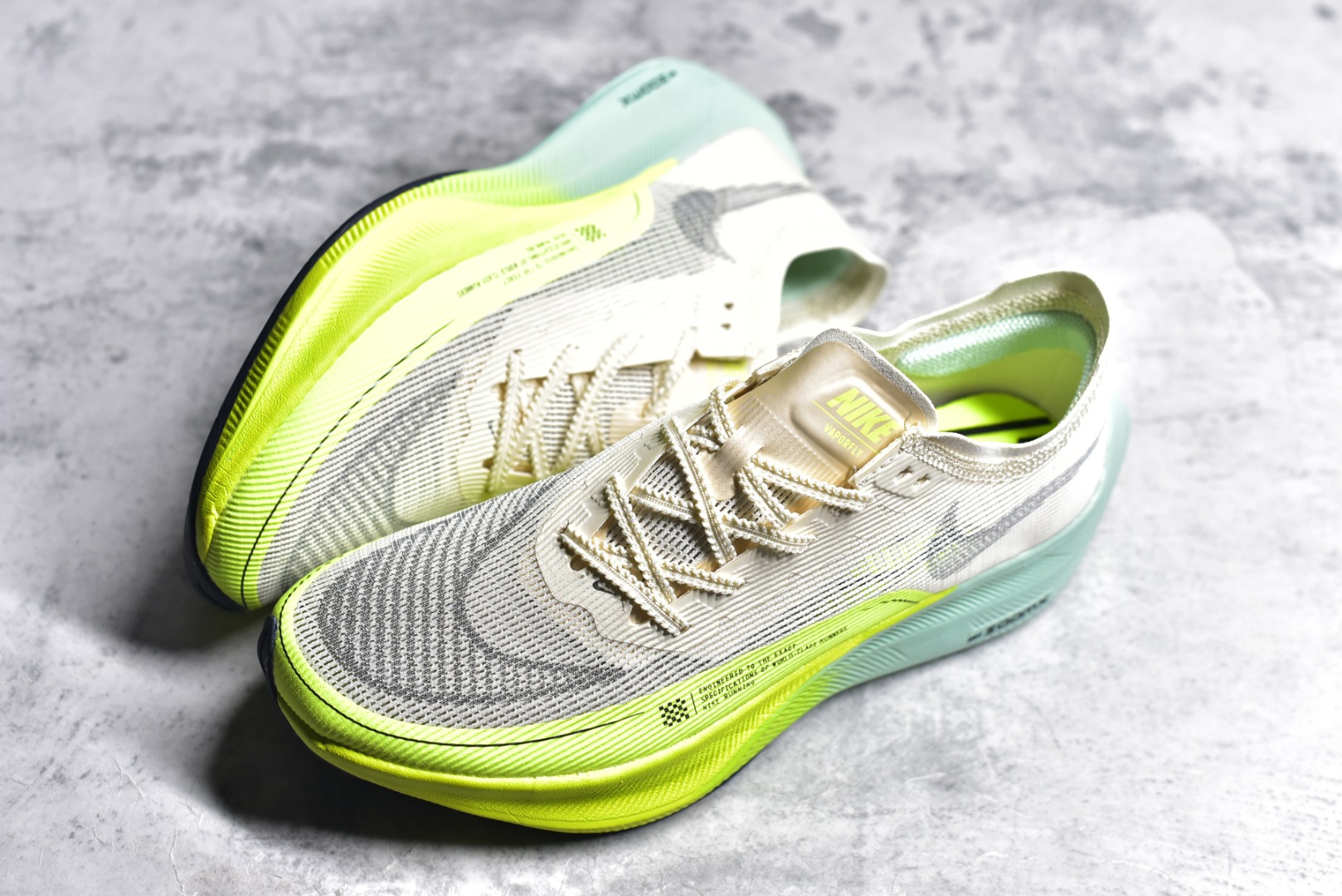 图片[7]-#秒杀 ️工厂清仓限时特价福利💥 NK ZoomX Vaporfly Next% 马拉松跑步鞋二代 鞋面使用了全新 Vaporweave 科技，这种类似蝉翼的材质相比 Flyknit 更加轻薄透气，非对称的鞋带系统和泡棉护垫的加入令舒适度更高，采用醒目的绿色作为主色调，鞋头辅以超大的 Swoosh 点缀，再配上流线型外观设计 尺码：36 36.5 37.5 38 38.5 39 40 40.5 41 42 42.5 43 44 45-选品中心