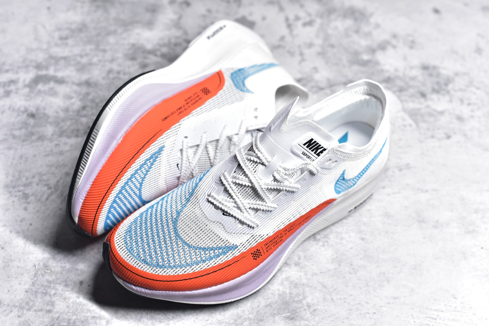 图片[7]-#秒杀 ️工厂清仓限时特价福利💥 NK ZoomX Vaporfly Next% 马拉松跑步鞋二代 鞋面使用了全新 Vaporweave 科技，这种类似蝉翼的材质相比 Flyknit 更加轻薄透气，非对称的鞋带系统和泡棉护垫的加入令舒适度更高，采用醒目的绿色作为主色调，鞋头辅以超大的 Swoosh 点缀，再配上流线型外观设计 尺码：36 36.5 37.5 38 38.5 39 40 40.5 41 42 42.5 43 44 45-选品中心