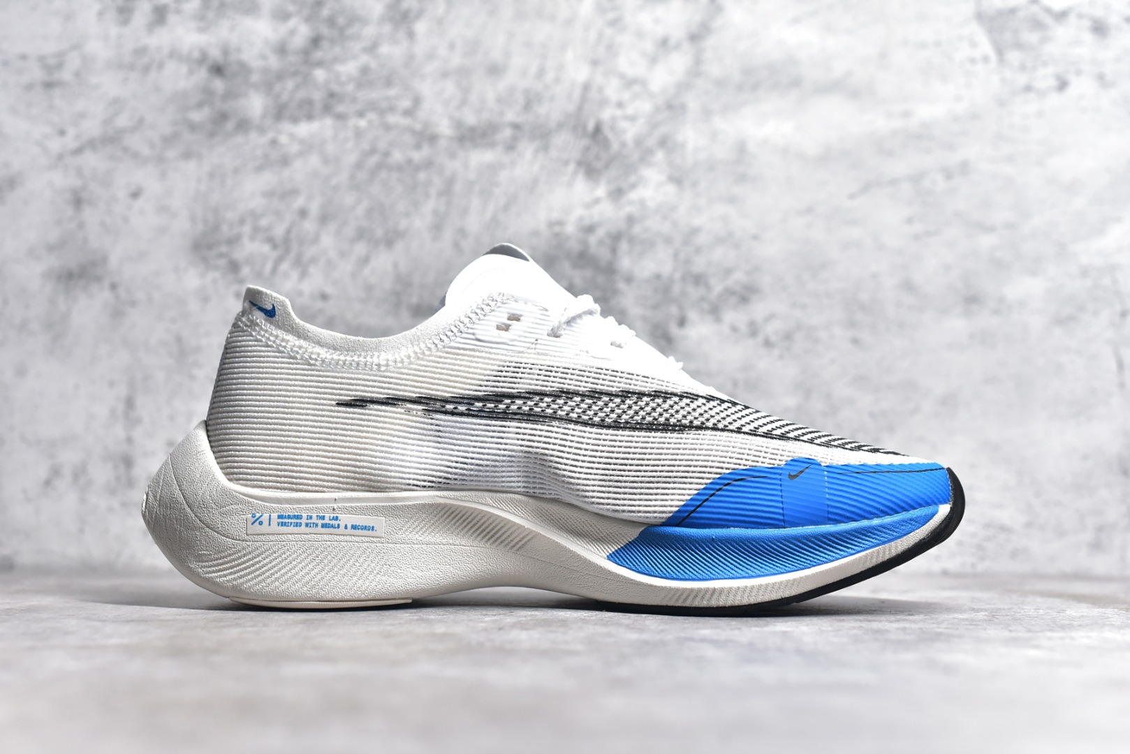 图片[3]-#秒杀 ️工厂清仓限时特价福利💥 NK ZoomX Vaporfly Next% 马拉松跑步鞋二代 鞋面使用了全新 Vaporweave 科技，这种类似蝉翼的材质相比 Flyknit 更加轻薄透气，非对称的鞋带系统和泡棉护垫的加入令舒适度更高，采用醒目的绿色作为主色调，鞋头辅以超大的 Swoosh 点缀，再配上流线型外观设计 尺码：36 36.5 37.5 38 38.5 39 40 40.5 41 42 42.5 43 44 45-选品中心