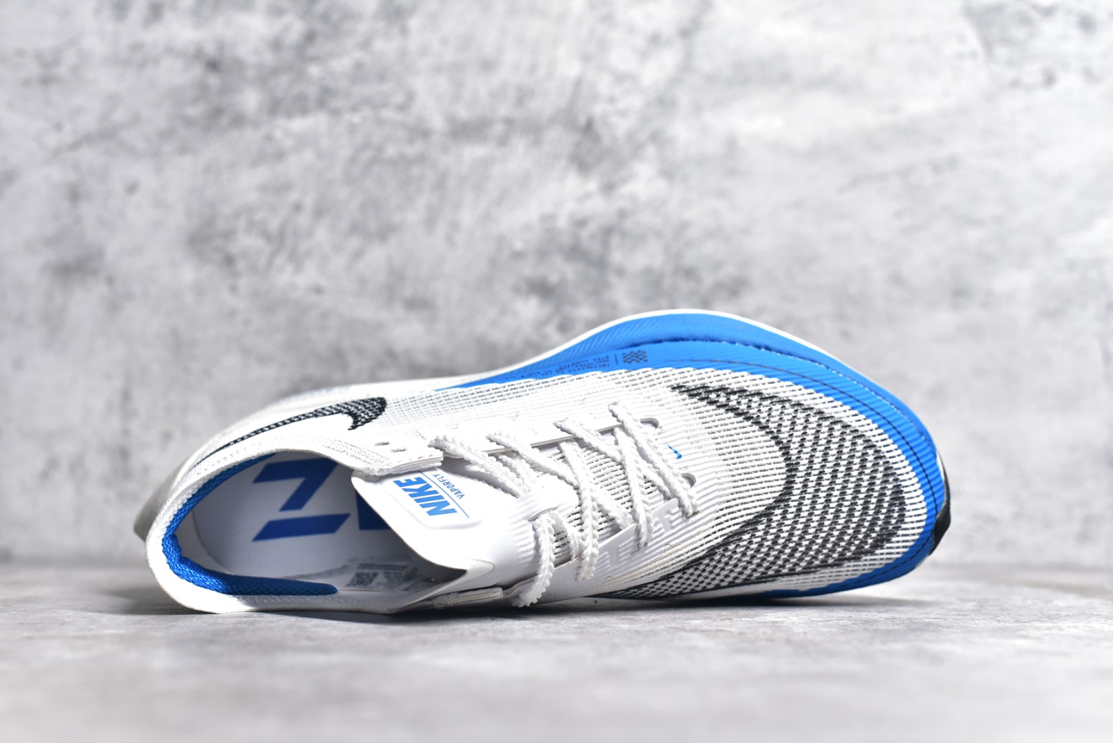 图片[4]-#秒杀 ️工厂清仓限时特价福利💥 NK ZoomX Vaporfly Next% 马拉松跑步鞋二代 鞋面使用了全新 Vaporweave 科技，这种类似蝉翼的材质相比 Flyknit 更加轻薄透气，非对称的鞋带系统和泡棉护垫的加入令舒适度更高，采用醒目的绿色作为主色调，鞋头辅以超大的 Swoosh 点缀，再配上流线型外观设计 尺码：36 36.5 37.5 38 38.5 39 40 40.5 41 42 42.5 43 44 45-选品中心