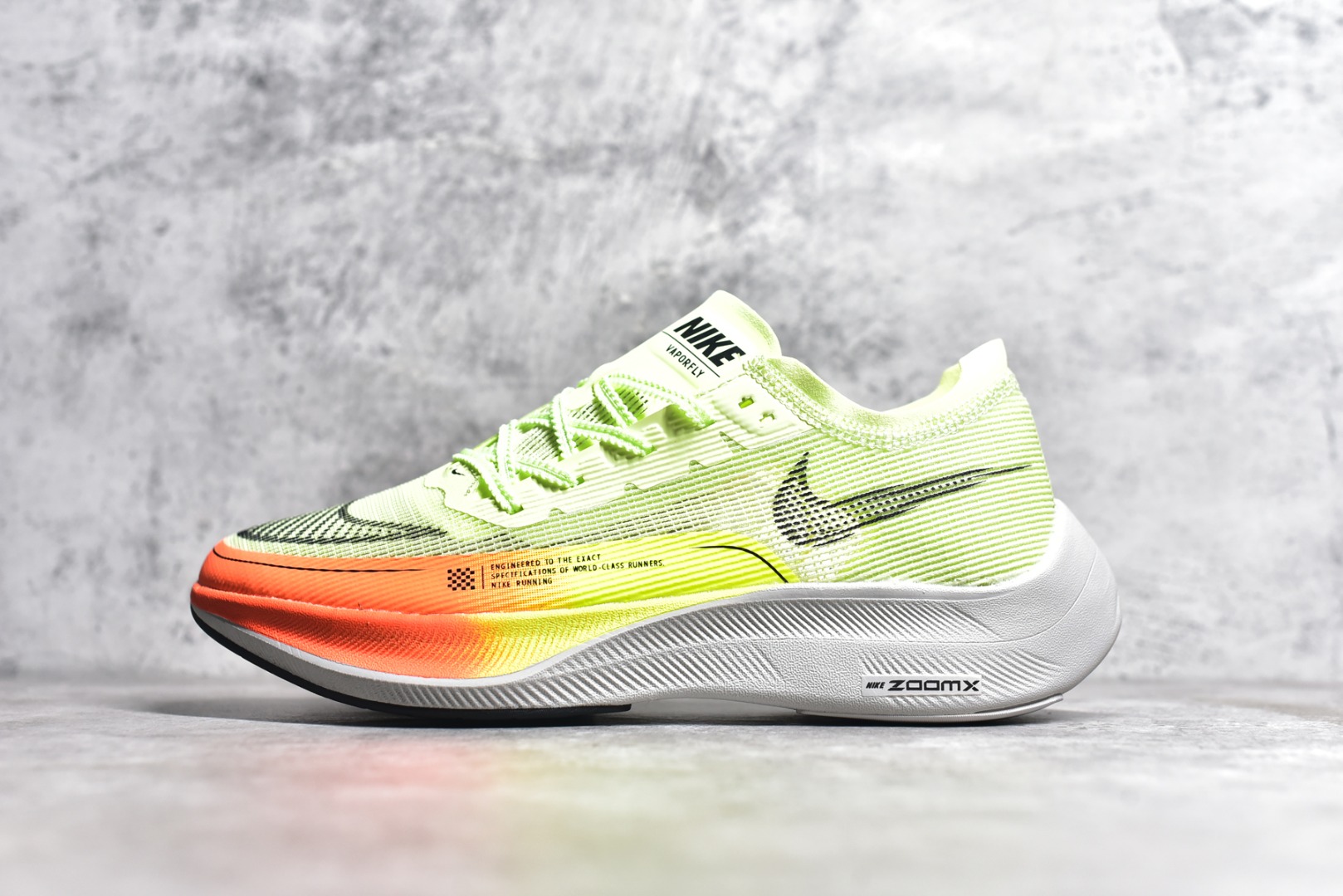 #秒杀 ️工厂清仓限时特价福利💥 NK ZoomX Vaporfly Next% 马拉松跑步鞋二代 鞋面使用了全新 Vaporweave 科技，这种类似蝉翼的材质相比 Flyknit 更加轻薄透气，非对称的鞋带系统和泡棉护垫的加入令舒适度更高，采用醒目的绿色作为主色调，鞋头辅以超大的 Swoosh 点缀，再配上流线型外观设计 尺码：36 36.5 37.5 38 38.5 39 40 40.5 41 42 42.5 43 44 45-选品中心