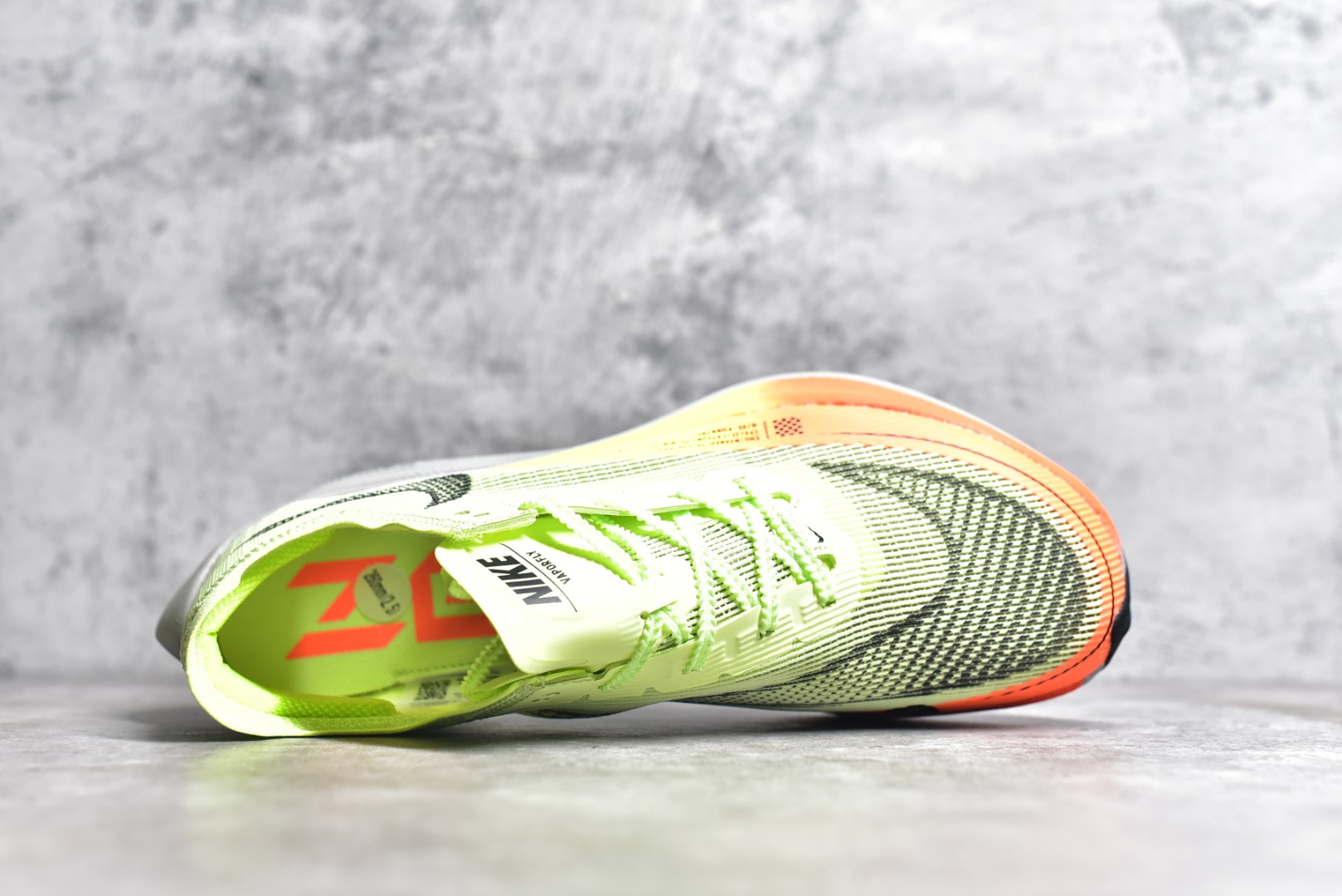 图片[4]-#秒杀 ️工厂清仓限时特价福利💥 NK ZoomX Vaporfly Next% 马拉松跑步鞋二代 鞋面使用了全新 Vaporweave 科技，这种类似蝉翼的材质相比 Flyknit 更加轻薄透气，非对称的鞋带系统和泡棉护垫的加入令舒适度更高，采用醒目的绿色作为主色调，鞋头辅以超大的 Swoosh 点缀，再配上流线型外观设计 尺码：36 36.5 37.5 38 38.5 39 40 40.5 41 42 42.5 43 44 45-选品中心