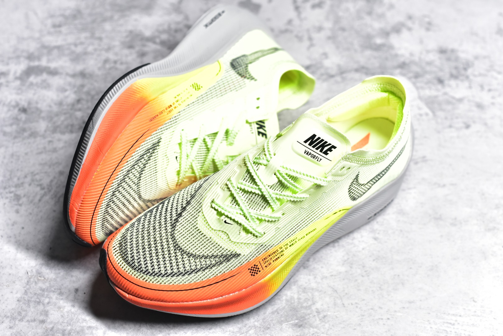 图片[7]-#秒杀 ️工厂清仓限时特价福利💥 NK ZoomX Vaporfly Next% 马拉松跑步鞋二代 鞋面使用了全新 Vaporweave 科技，这种类似蝉翼的材质相比 Flyknit 更加轻薄透气，非对称的鞋带系统和泡棉护垫的加入令舒适度更高，采用醒目的绿色作为主色调，鞋头辅以超大的 Swoosh 点缀，再配上流线型外观设计 尺码：36 36.5 37.5 38 38.5 39 40 40.5 41 42 42.5 43 44 45-选品中心