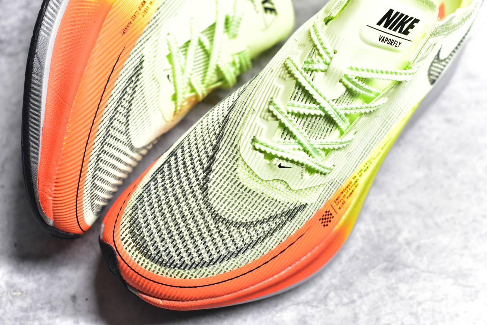 图片[8]-#秒杀 ️工厂清仓限时特价福利💥 NK ZoomX Vaporfly Next% 马拉松跑步鞋二代 鞋面使用了全新 Vaporweave 科技，这种类似蝉翼的材质相比 Flyknit 更加轻薄透气，非对称的鞋带系统和泡棉护垫的加入令舒适度更高，采用醒目的绿色作为主色调，鞋头辅以超大的 Swoosh 点缀，再配上流线型外观设计 尺码：36 36.5 37.5 38 38.5 39 40 40.5 41 42 42.5 43 44 45-选品中心