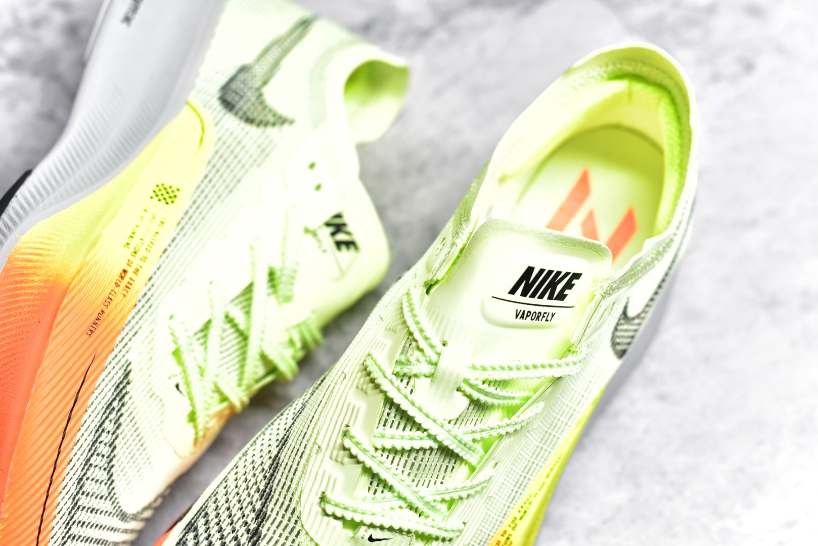 图片[9]-#秒杀 ️工厂清仓限时特价福利💥 NK ZoomX Vaporfly Next% 马拉松跑步鞋二代 鞋面使用了全新 Vaporweave 科技，这种类似蝉翼的材质相比 Flyknit 更加轻薄透气，非对称的鞋带系统和泡棉护垫的加入令舒适度更高，采用醒目的绿色作为主色调，鞋头辅以超大的 Swoosh 点缀，再配上流线型外观设计 尺码：36 36.5 37.5 38 38.5 39 40 40.5 41 42 42.5 43 44 45-选品中心