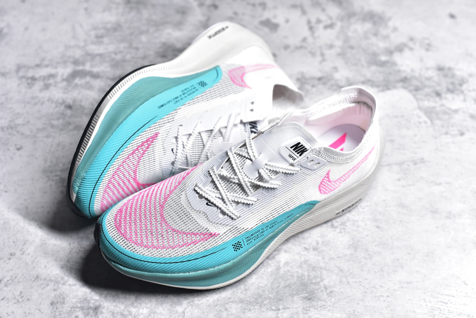 图片[7]-#秒杀 ️工厂清仓限时特价福利💥 NK ZoomX Vaporfly Next% 马拉松跑步鞋二代 鞋面使用了全新 Vaporweave 科技，这种类似蝉翼的材质相比 Flyknit 更加轻薄透气，非对称的鞋带系统和泡棉护垫的加入令舒适度更高，采用醒目的绿色作为主色调，鞋头辅以超大的 Swoosh 点缀，再配上流线型外观设计 尺码：36 36.5 37.5 38 38.5 39 40 40.5 41 42 42.5 43 44 45-选品中心