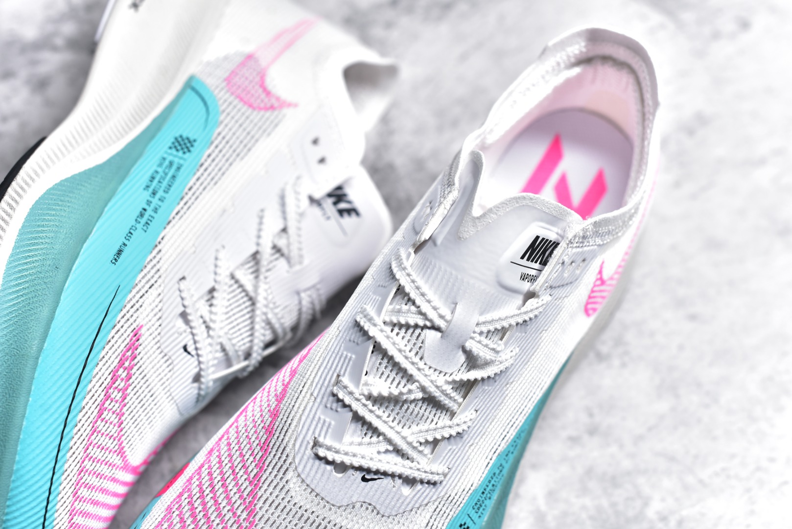 图片[9]-#秒杀 ️工厂清仓限时特价福利💥 NK ZoomX Vaporfly Next% 马拉松跑步鞋二代 鞋面使用了全新 Vaporweave 科技，这种类似蝉翼的材质相比 Flyknit 更加轻薄透气，非对称的鞋带系统和泡棉护垫的加入令舒适度更高，采用醒目的绿色作为主色调，鞋头辅以超大的 Swoosh 点缀，再配上流线型外观设计 尺码：36 36.5 37.5 38 38.5 39 40 40.5 41 42 42.5 43 44 45-选品中心