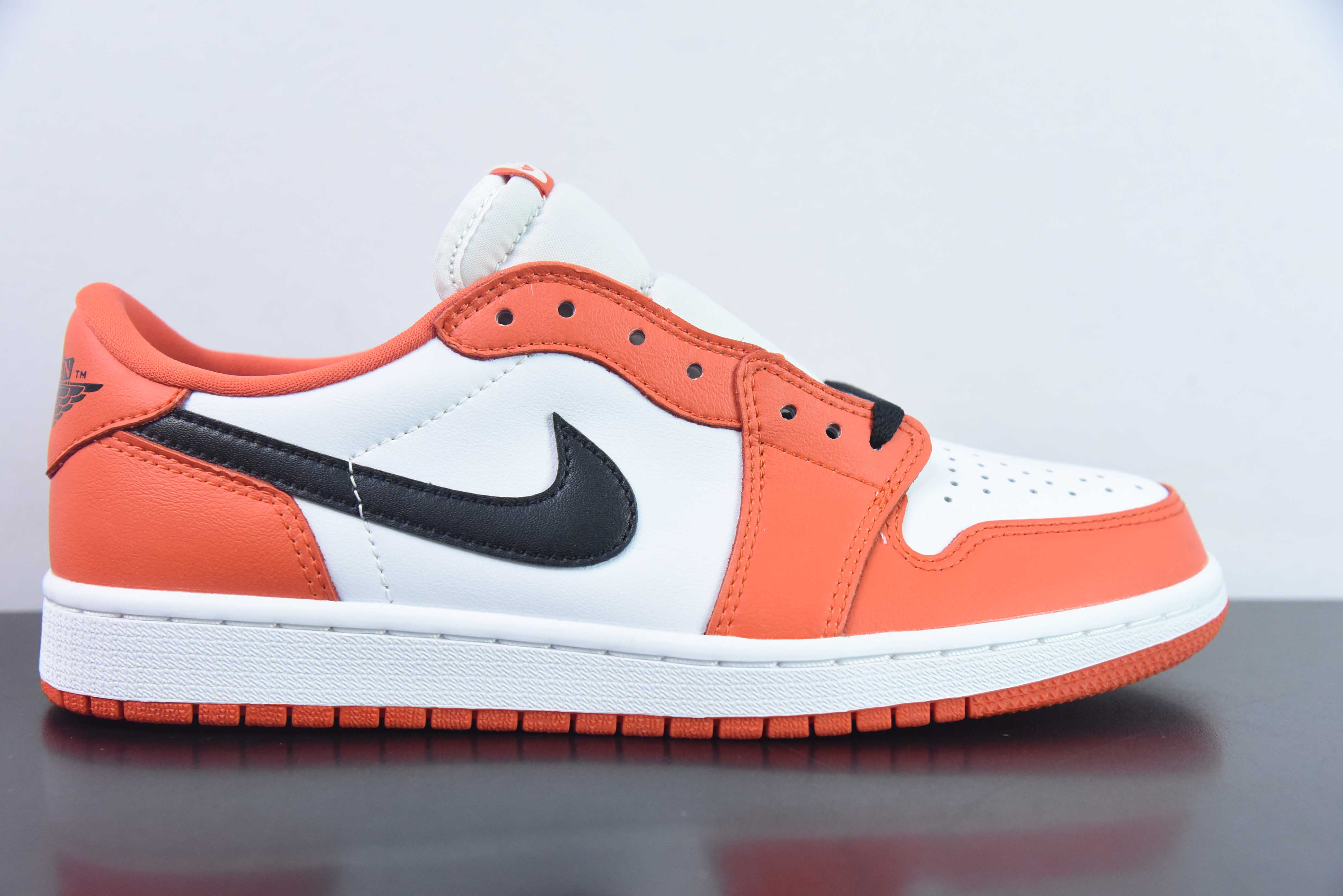 IBN65297636 Nike Air Jordan 1 Low OG 乔丹一代低帮休闲板鞋 C版 AJ1 低帮 货号：CZ0790 801 尺码：36-46