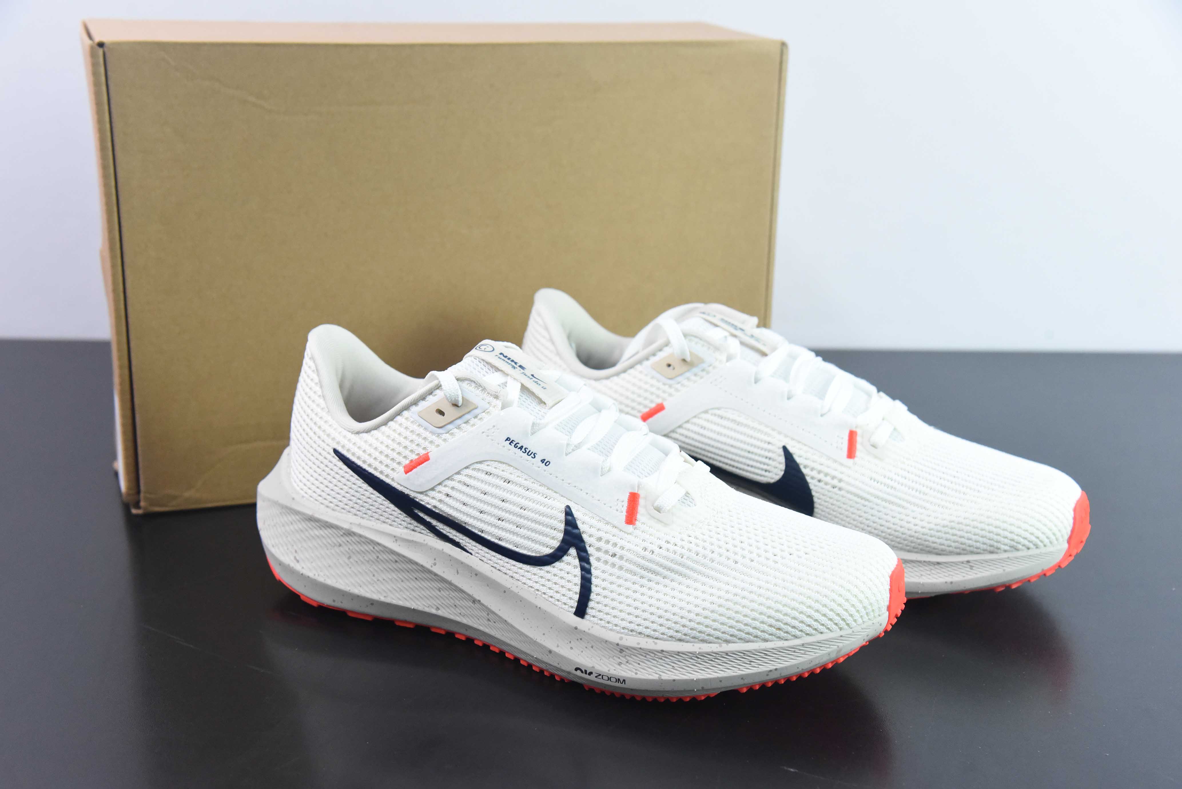 NK Air Zoom Pegasus 40 登月专业跑步鞋