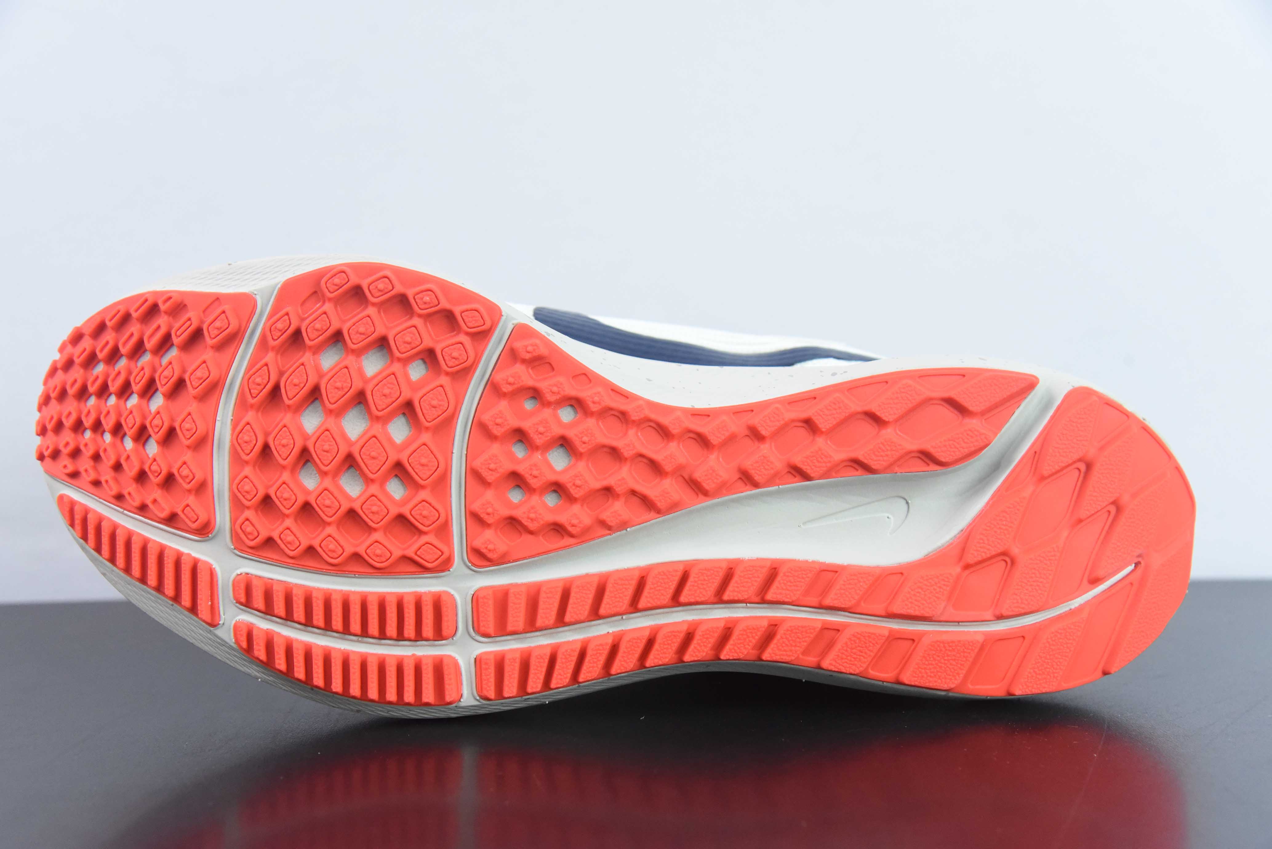 NK Air Zoom Pegasus 40 登月专业跑步鞋