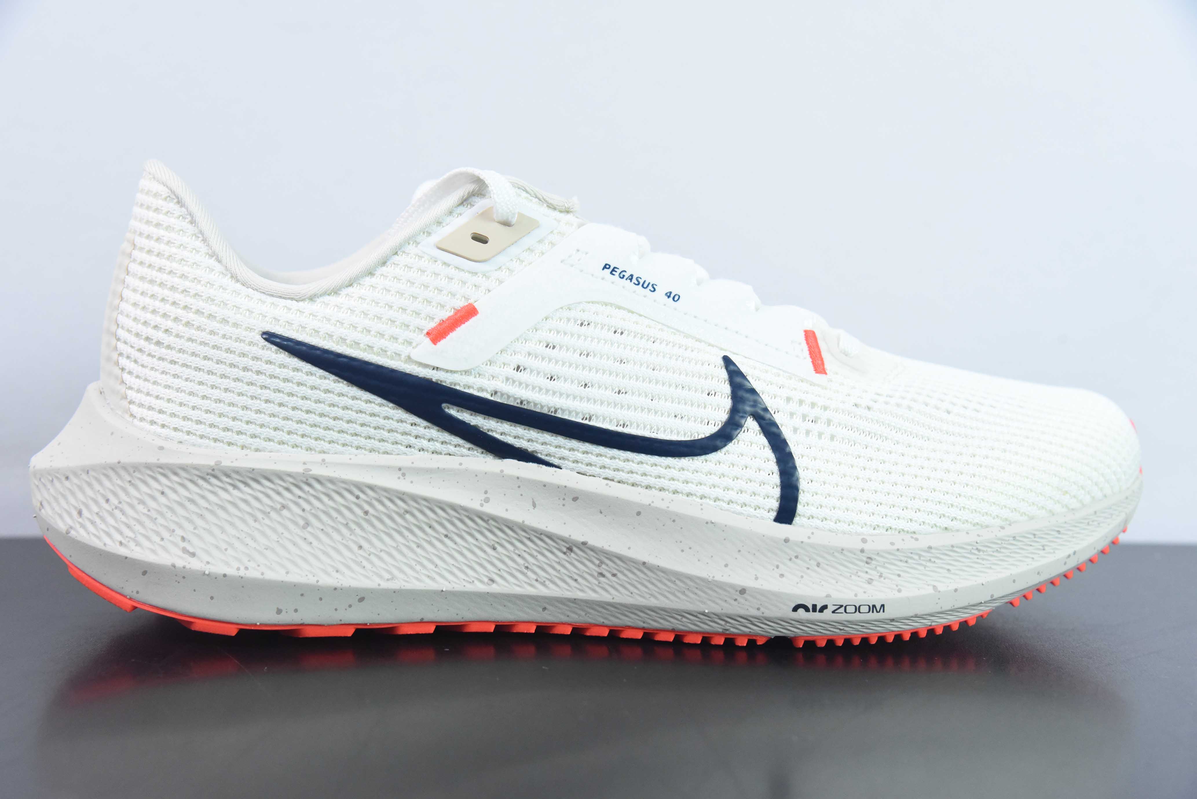 NK Air Zoom Pegasus 40 登月专业跑步鞋