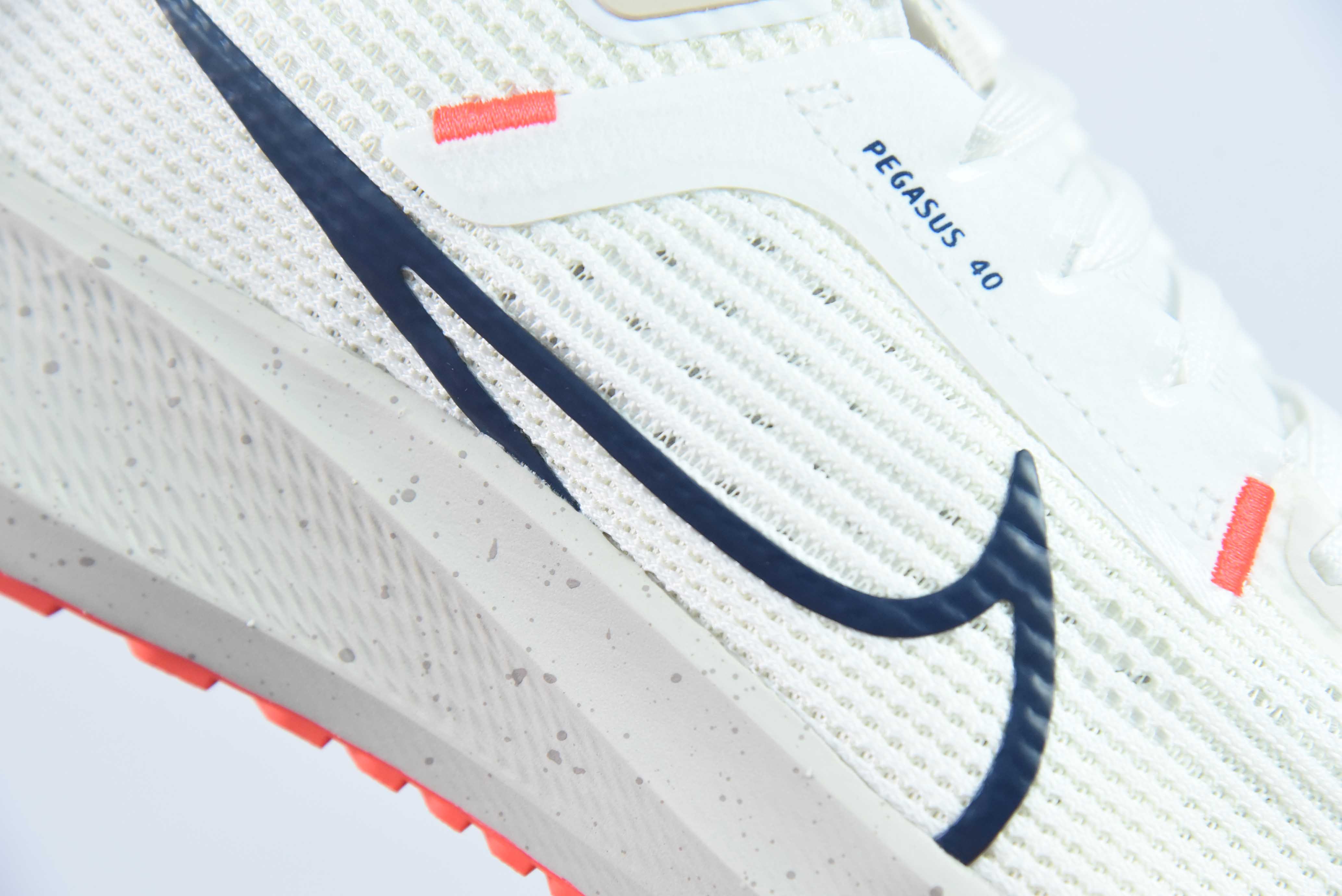 NK Air Zoom Pegasus 40 登月专业跑步鞋