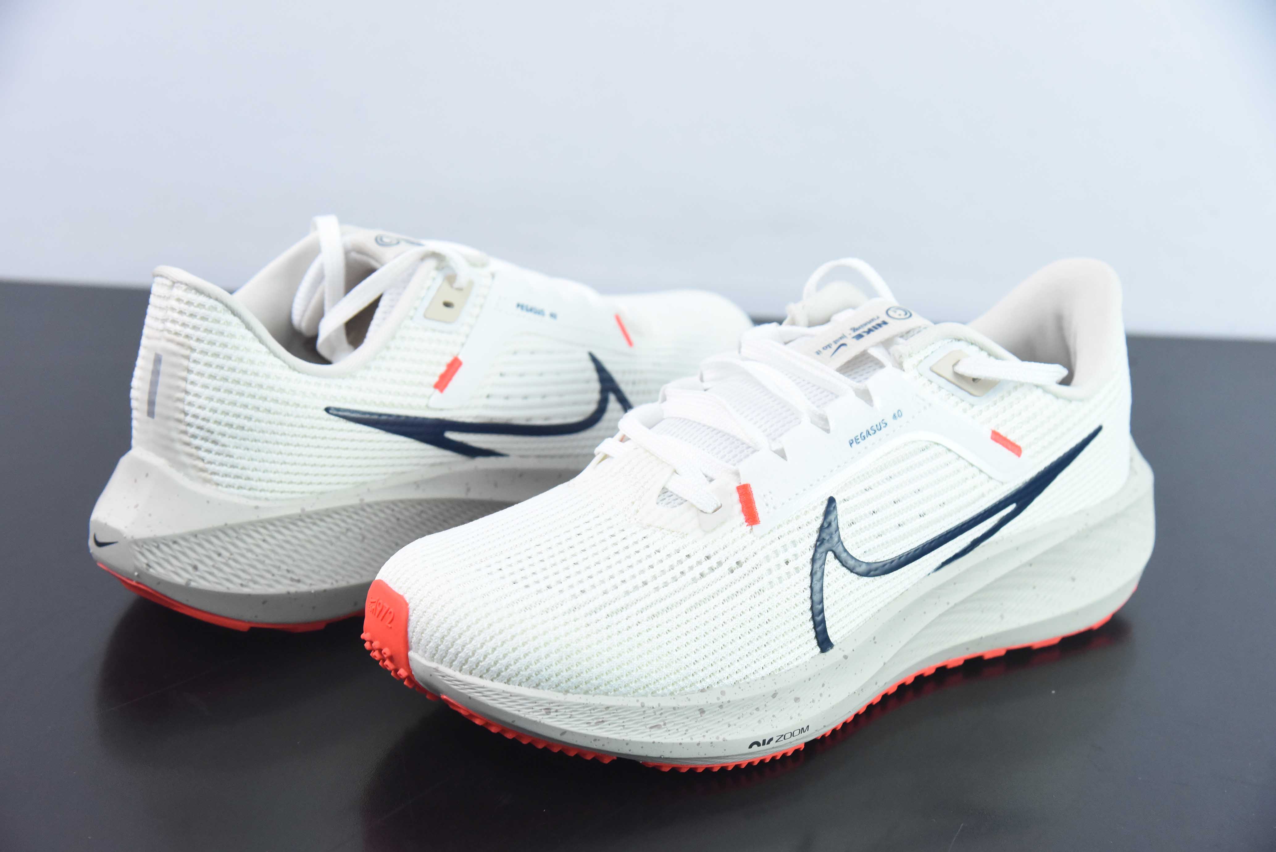 NK Air Zoom Pegasus 40 登月专业跑步鞋