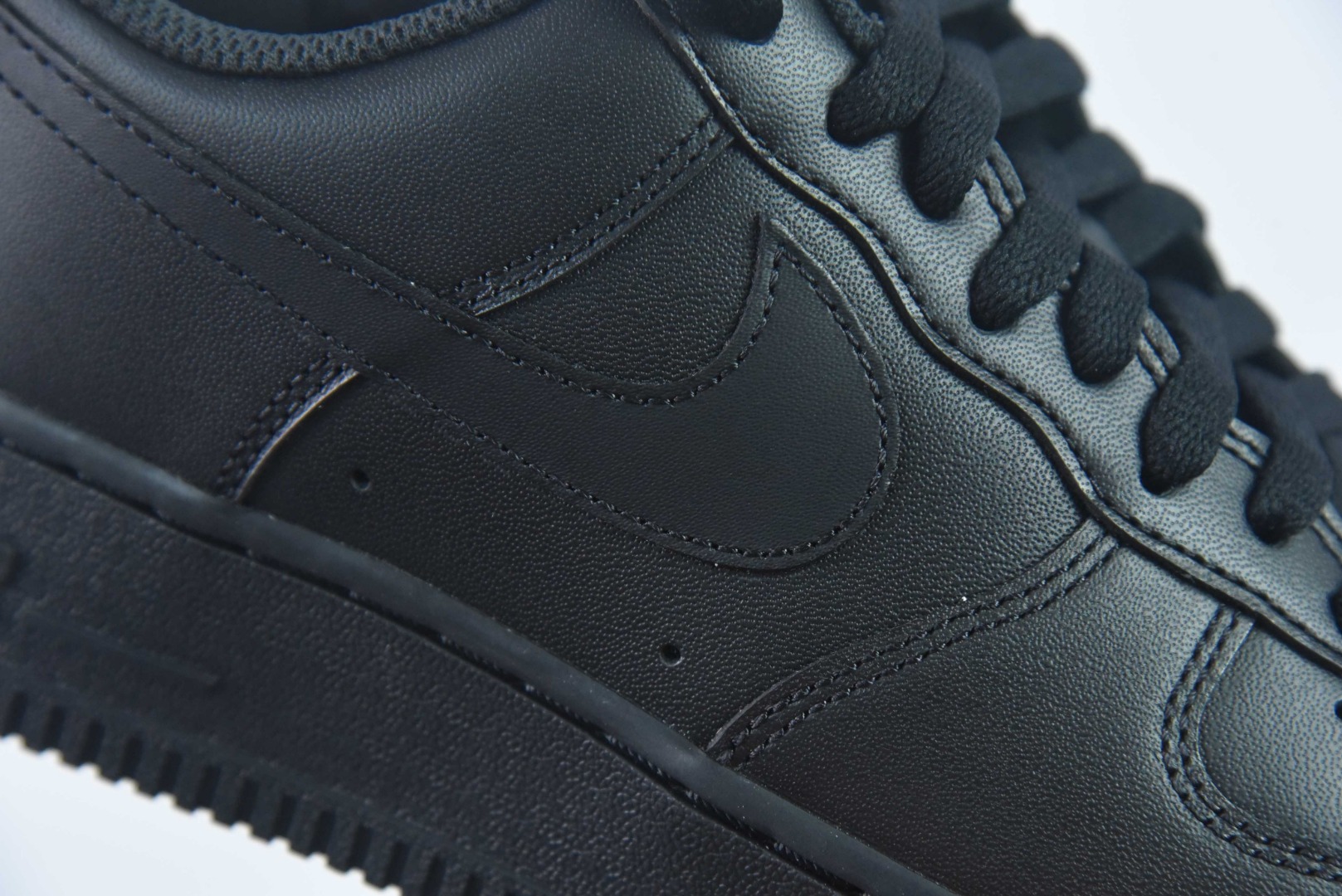 NK Air Force 1 Low '07 空军一号纯黑低帮经典板鞋 空军纯黑 货号CW2288-001