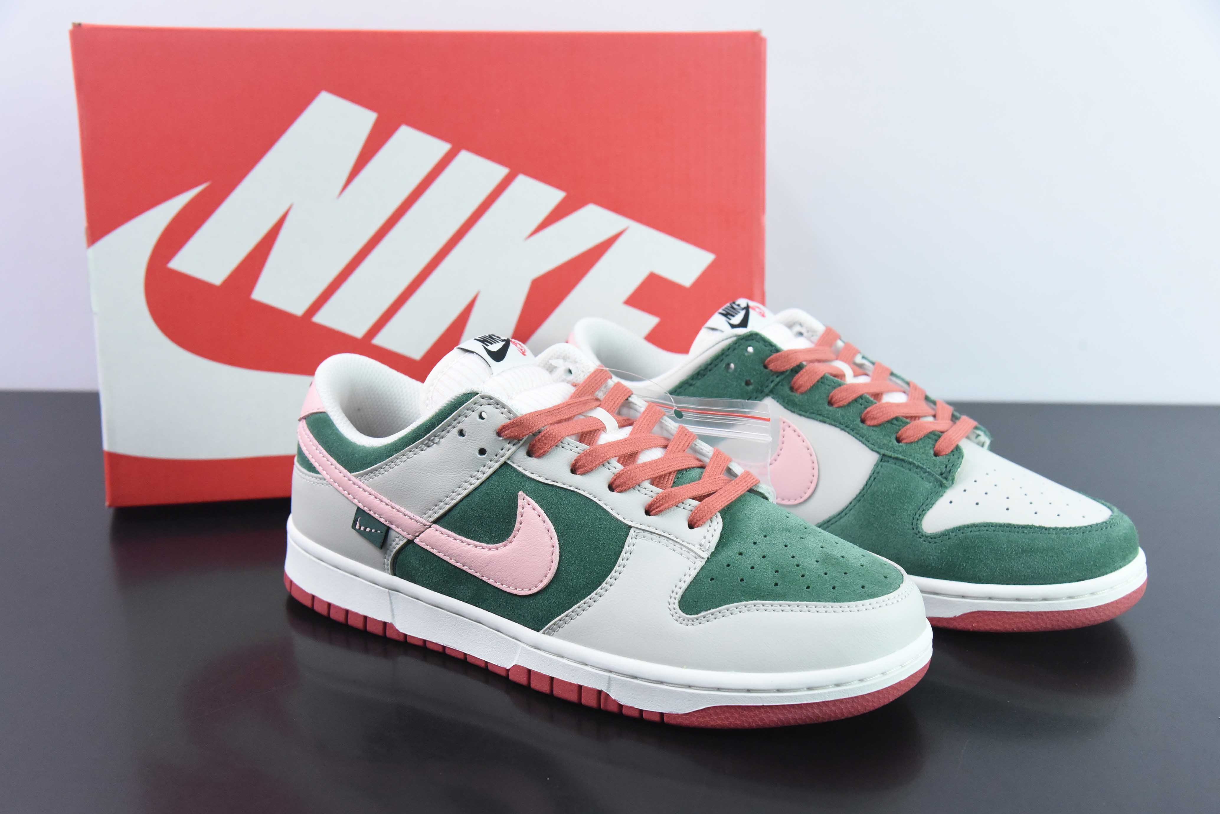 Nike SB Dunk Low 爆款色系粉绿 鸳鸯 货号：FN8923 061