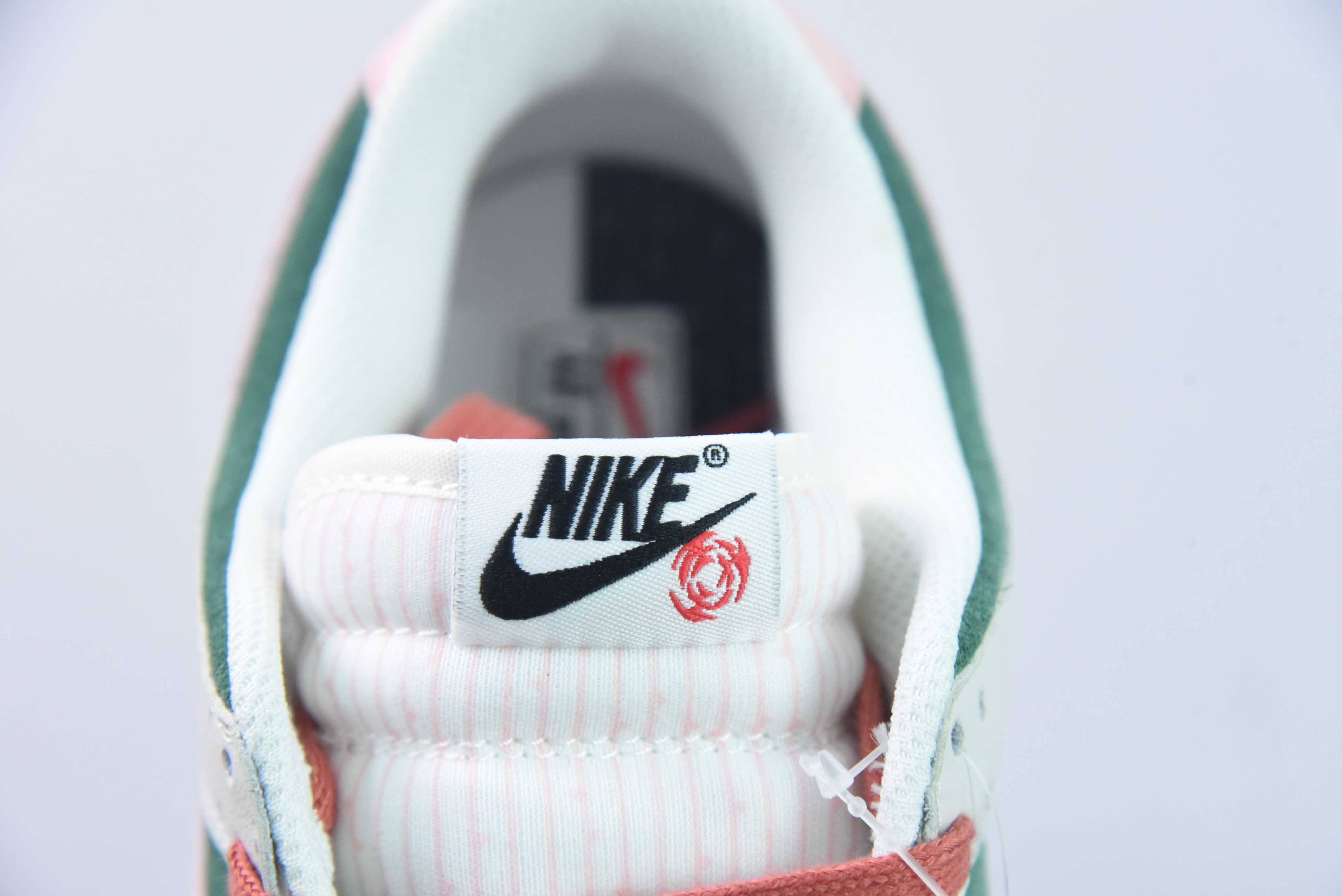 Nike SB Dunk Low 爆款色系粉绿 鸳鸯 货号：FN8923 061