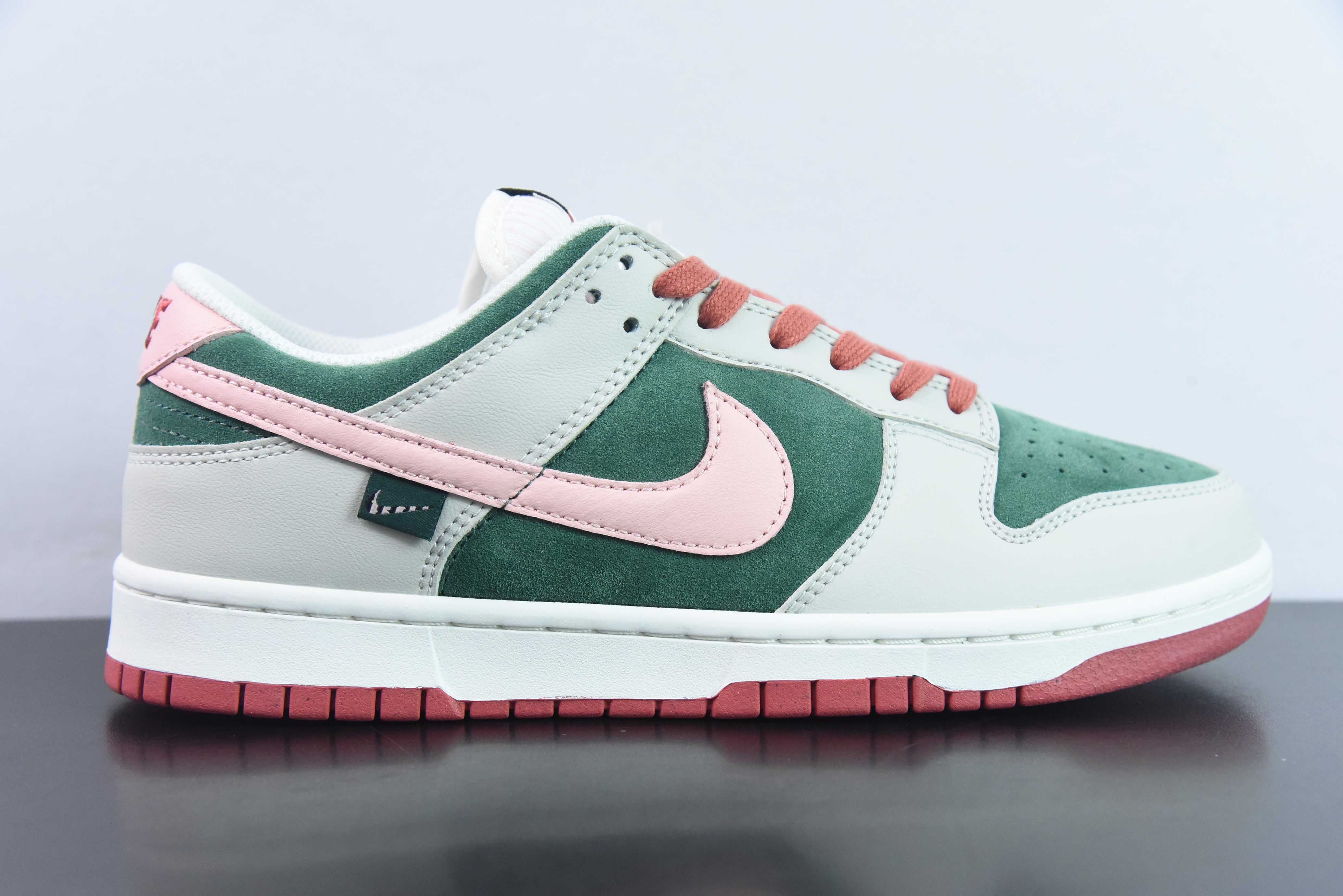 Nike SB Dunk Low 爆款色系粉绿 鸳鸯 货号：FN8923 061
