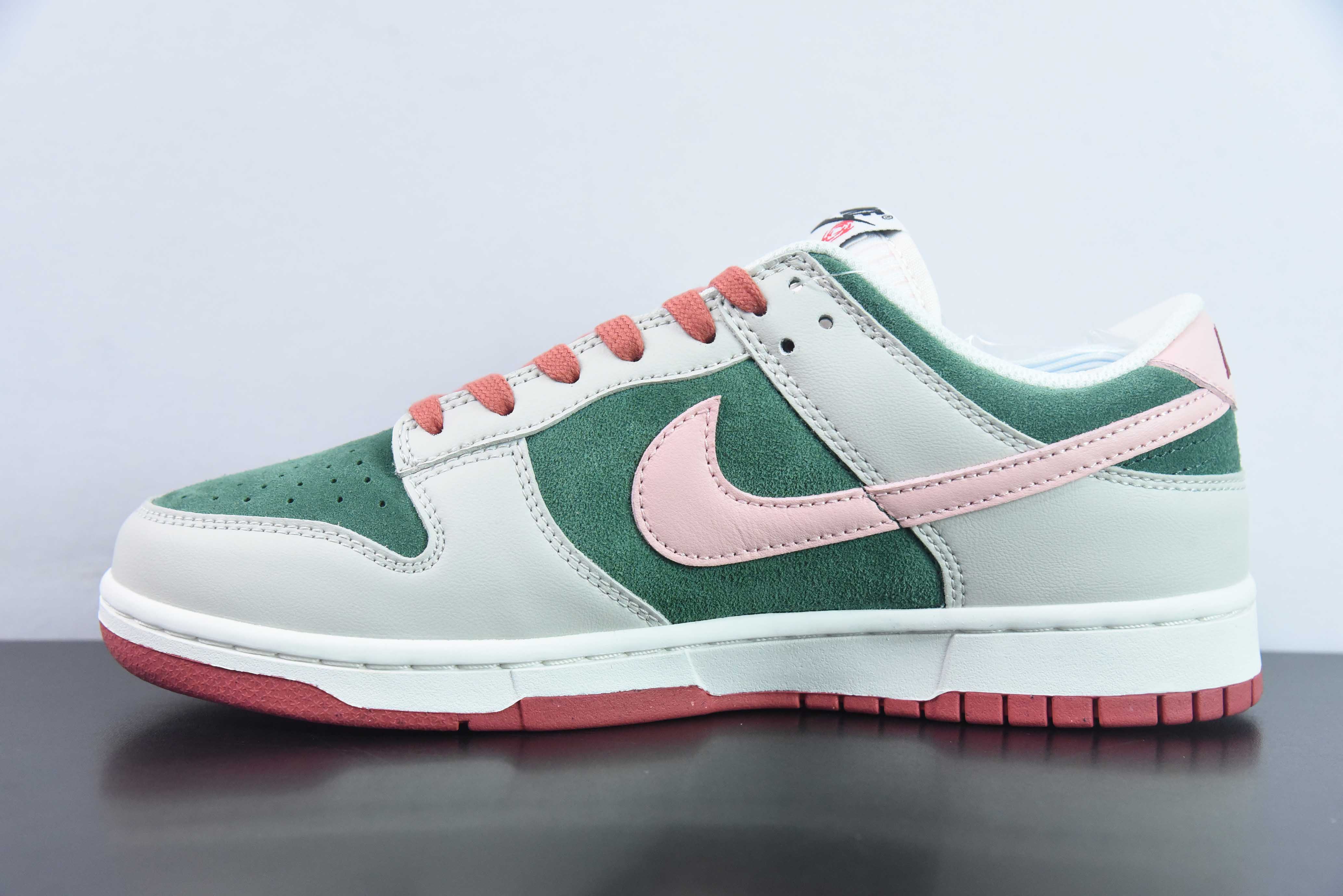 Nike SB Dunk Low 爆款色系粉绿 鸳鸯 货号：FN8923 061