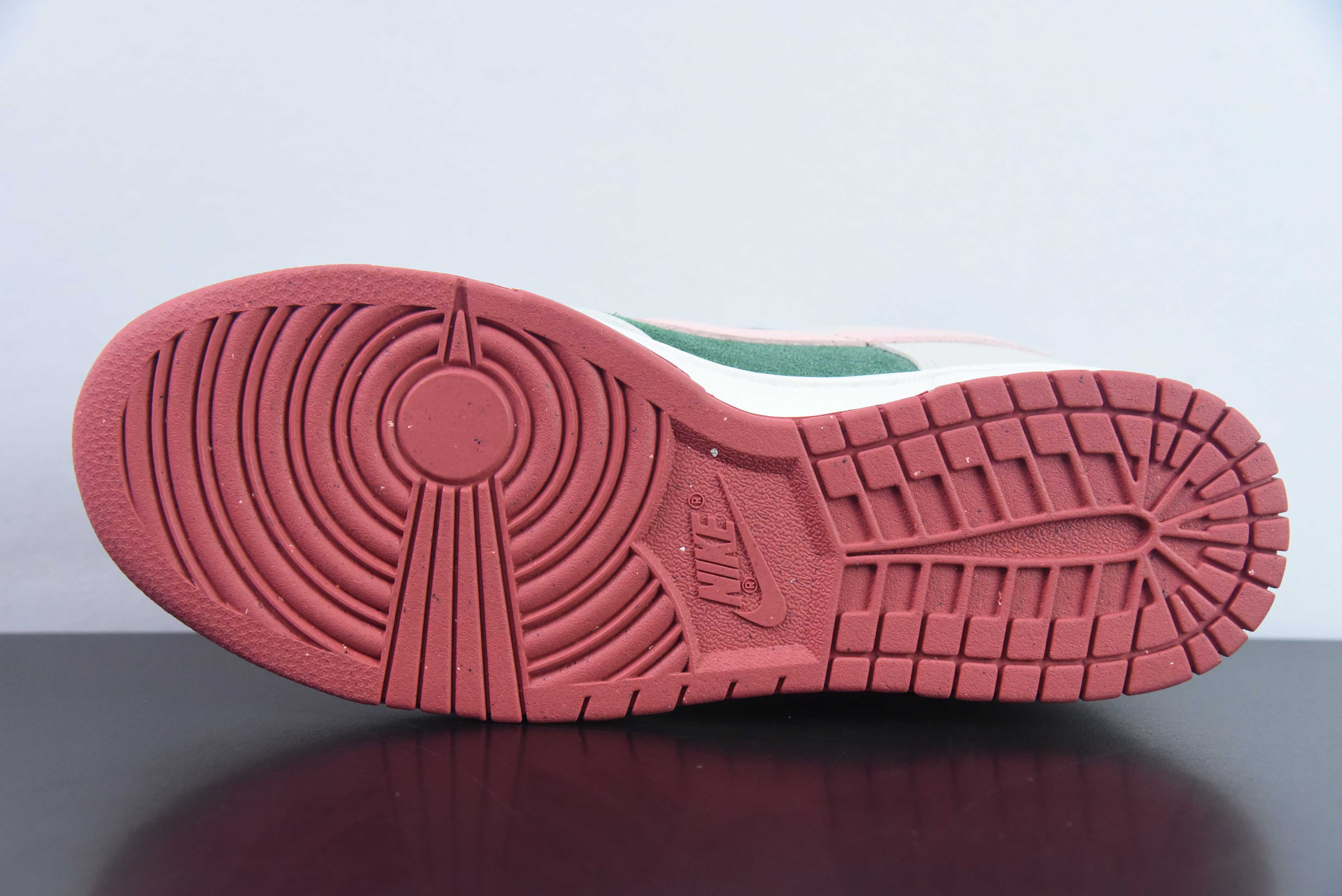 Nike SB Dunk Low 爆款色系粉绿 鸳鸯 货号：FN8923 061