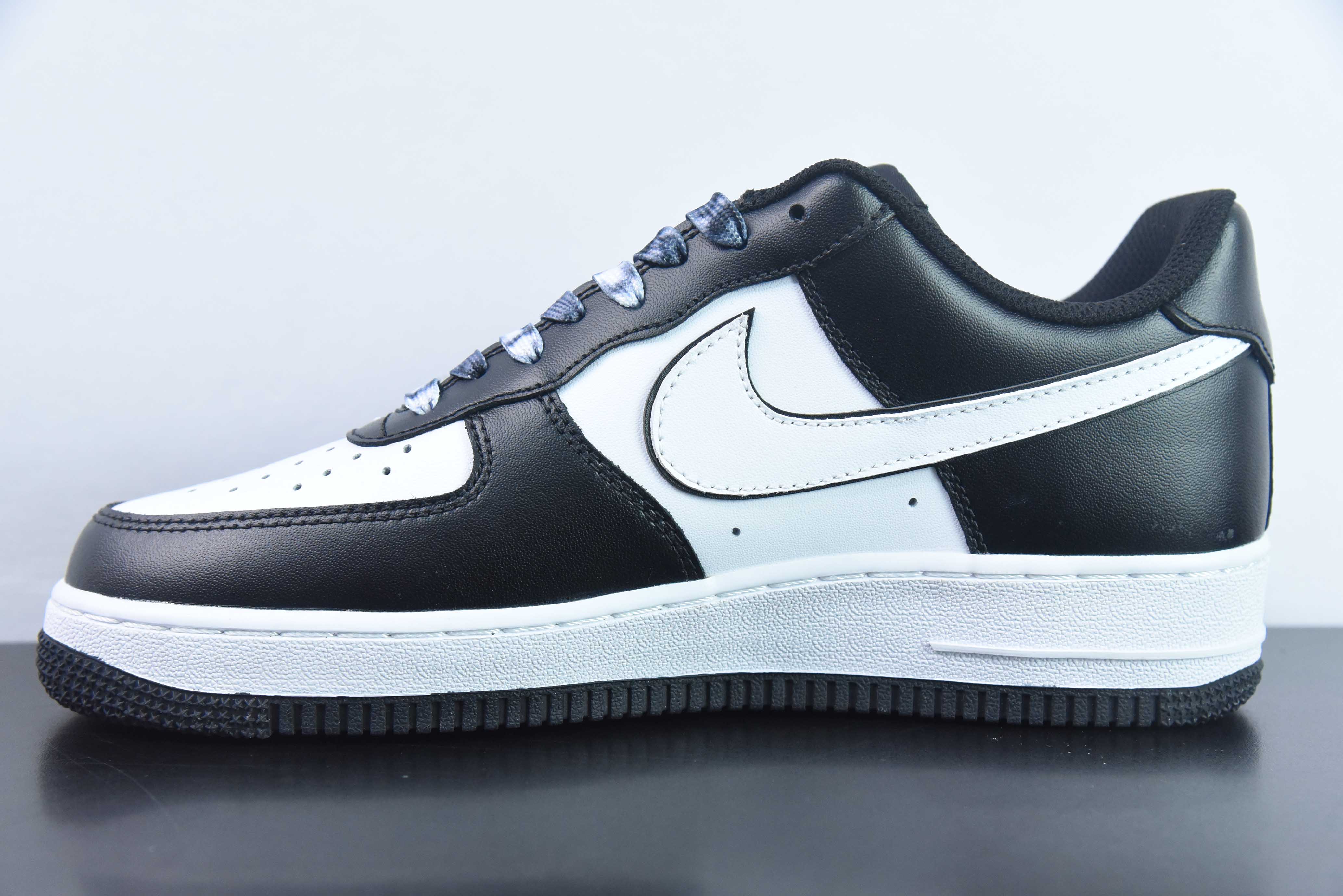 NK Air Force 1 空军一号板鞋黑白双钩 官方货号：DV0788-001