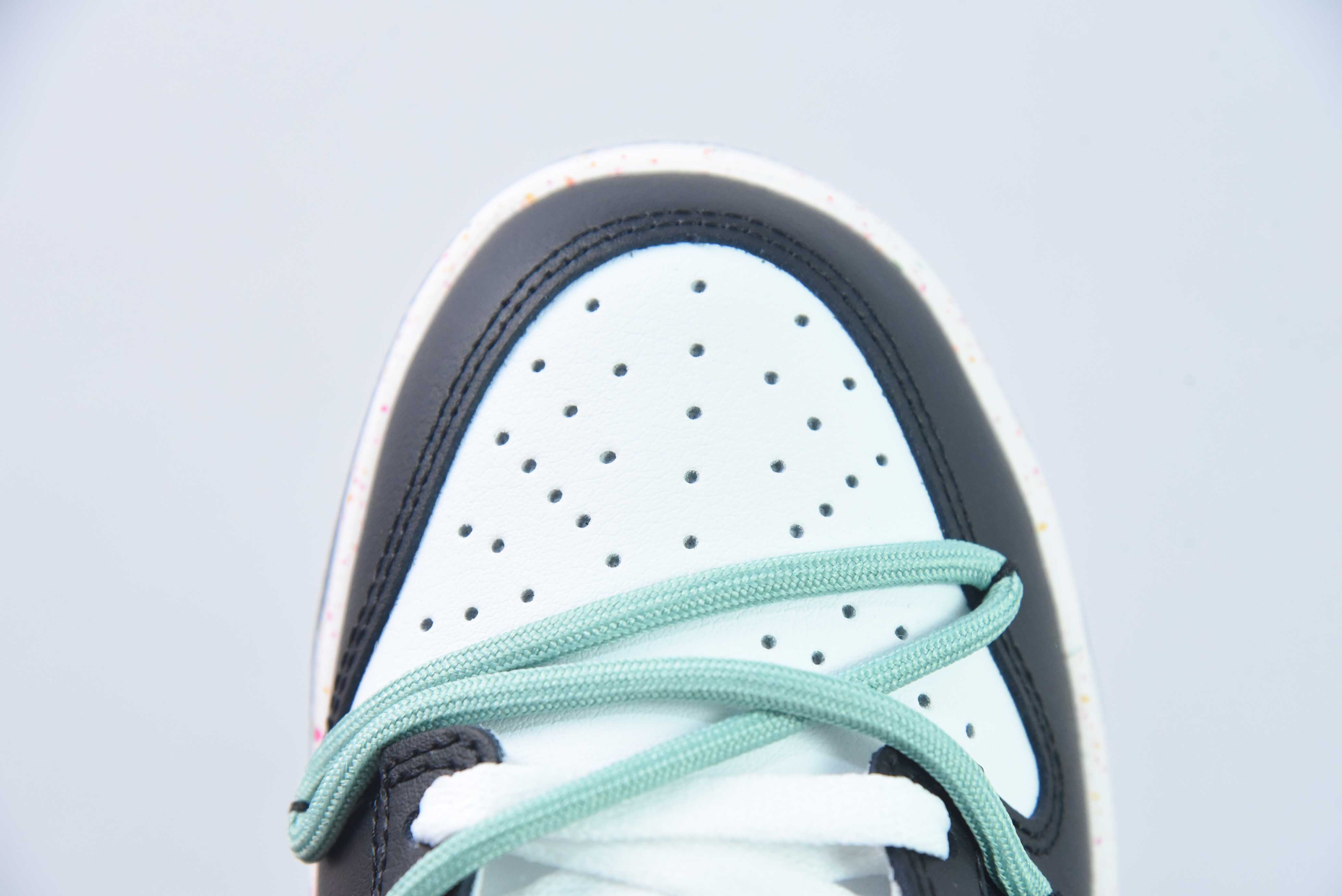 NK SB Dunk Low 解构活力三钩黑白绿  货号：FD4623-152