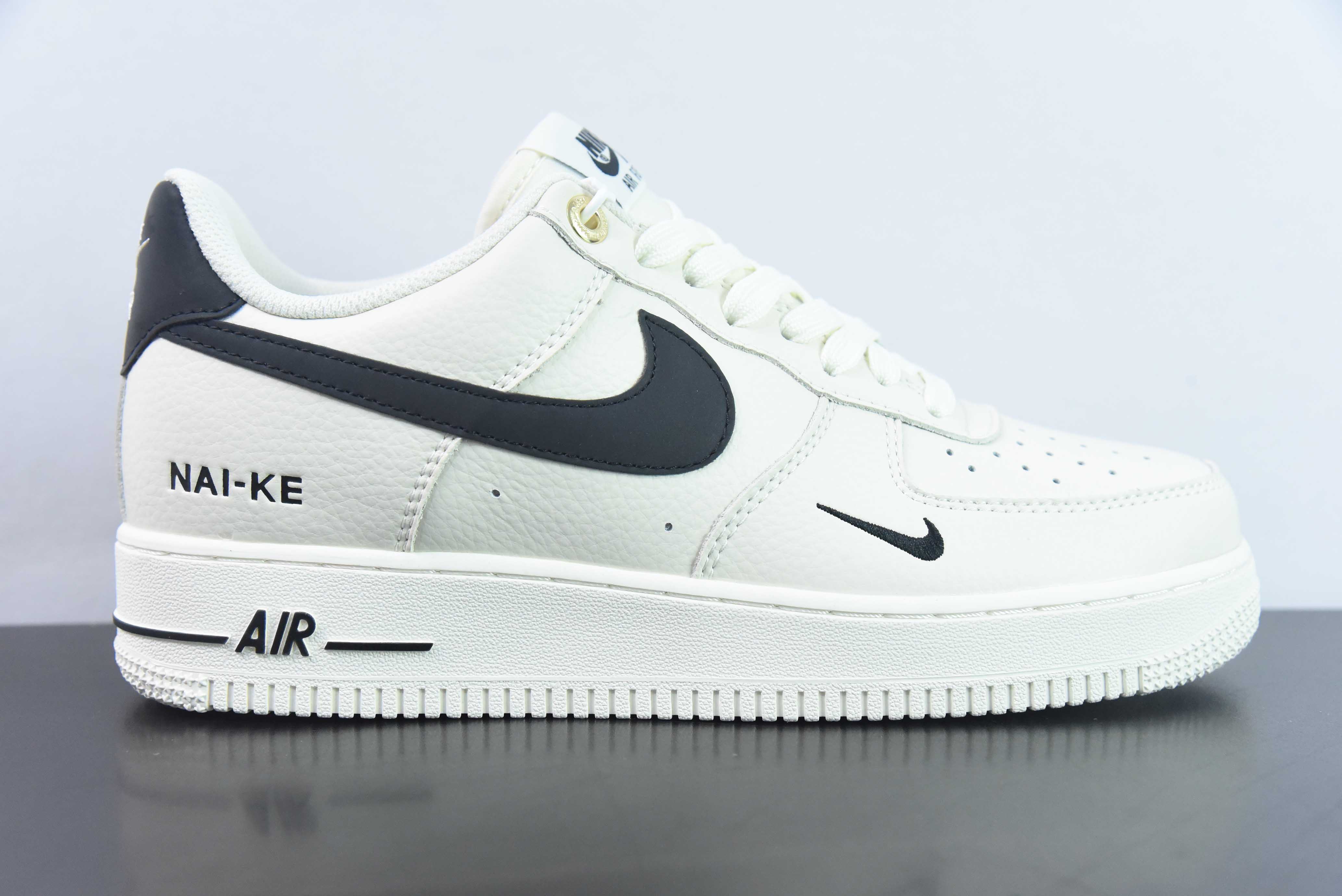 NK Air Force 1‘07 Low”NAI-KE/Beige/Black“空军一号经典低帮百搭休闲运动板鞋“NAIKE米白黑小钩”货号:NK0621-922