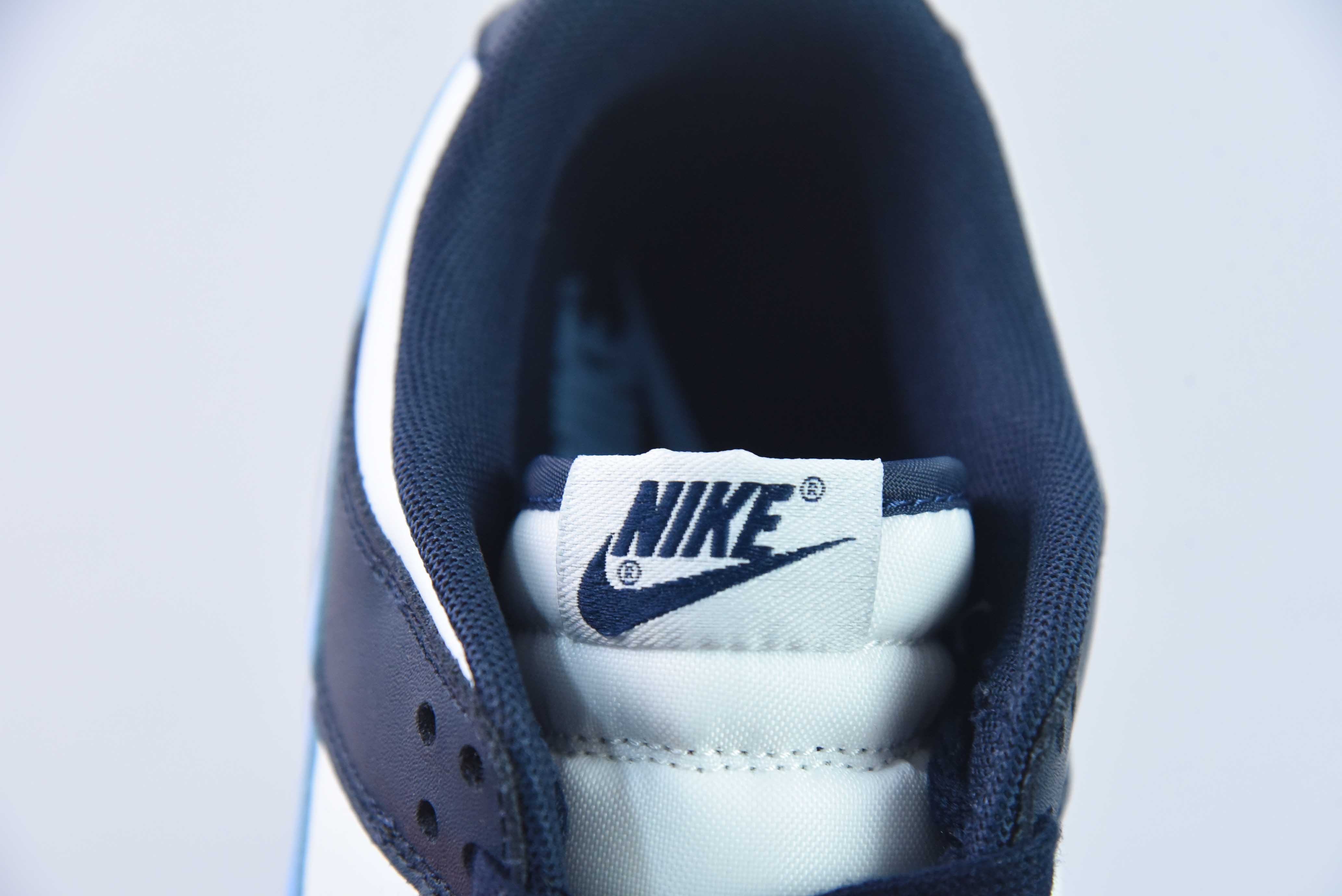 Nike SB Dunk Low “Habibi” 黑白蓝 扣篮系列复古低帮休闲运动滑板板鞋。货号:FN7800-400