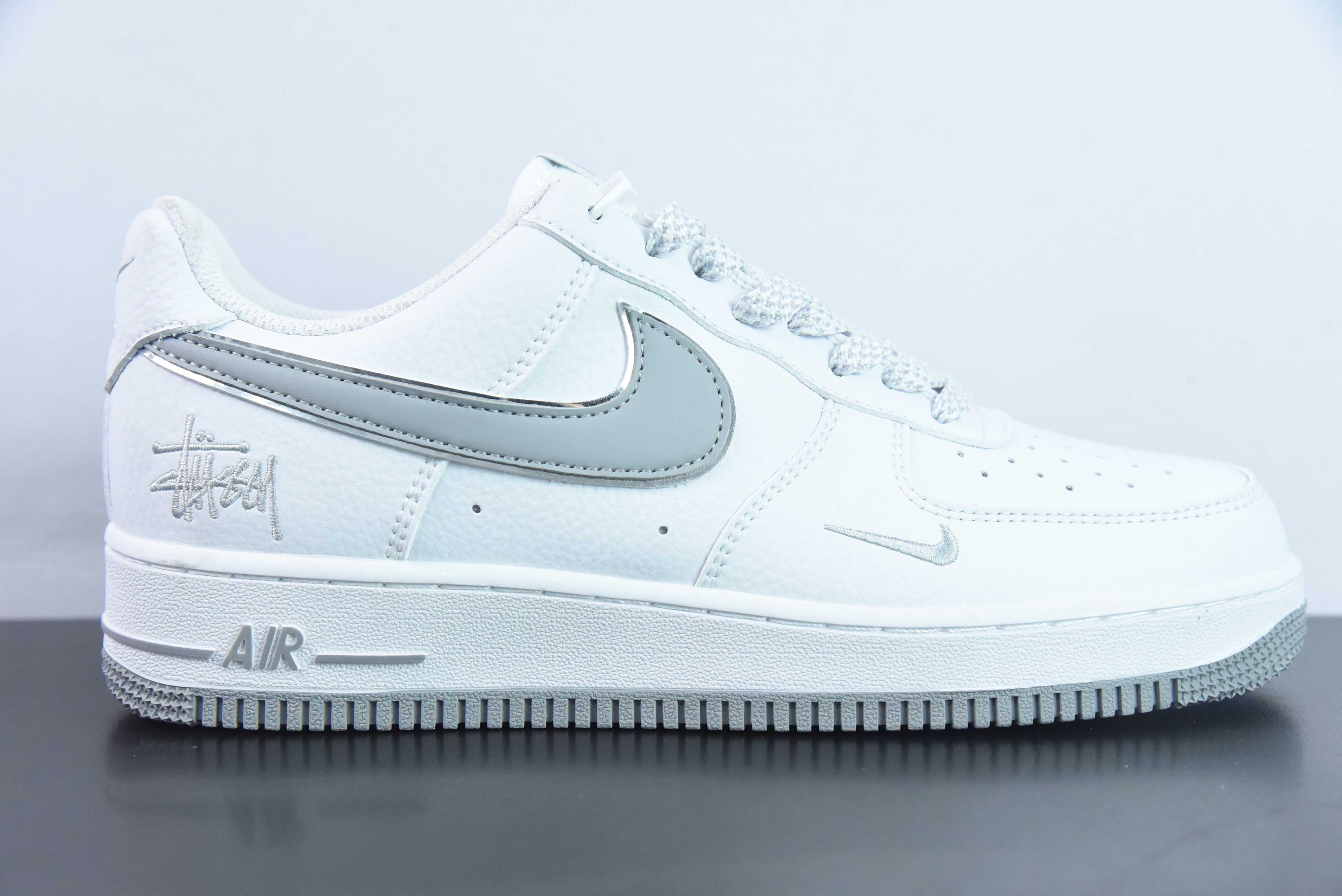 NK Air Force 1 Low 空军一号低帮百搭休闲运动板鞋 斯图西联名灰 货号:官方货号:CW2288 111