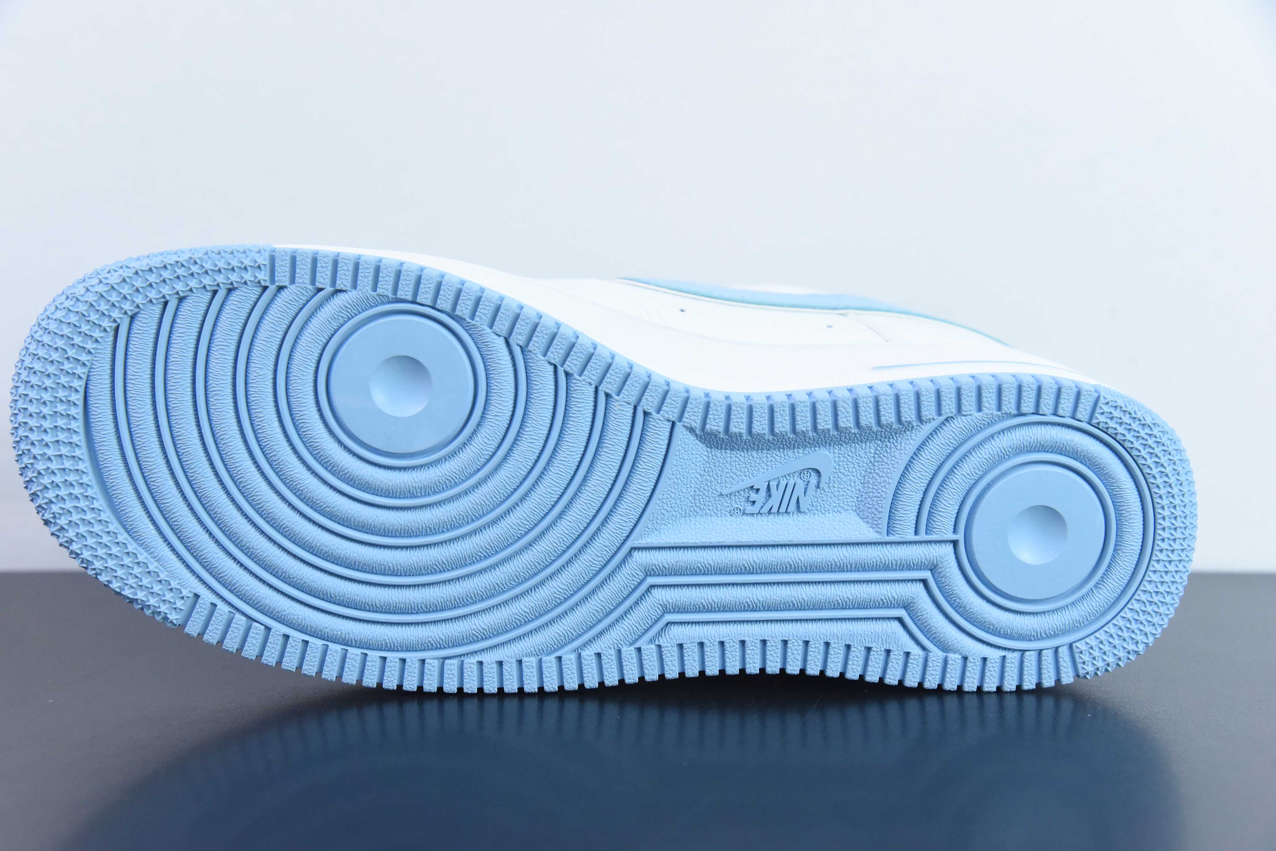 NK Air Force 1 Low 空军一号低帮百搭休闲运动板鞋 斯图西联名蓝 货号:官方货号:CW2288 111