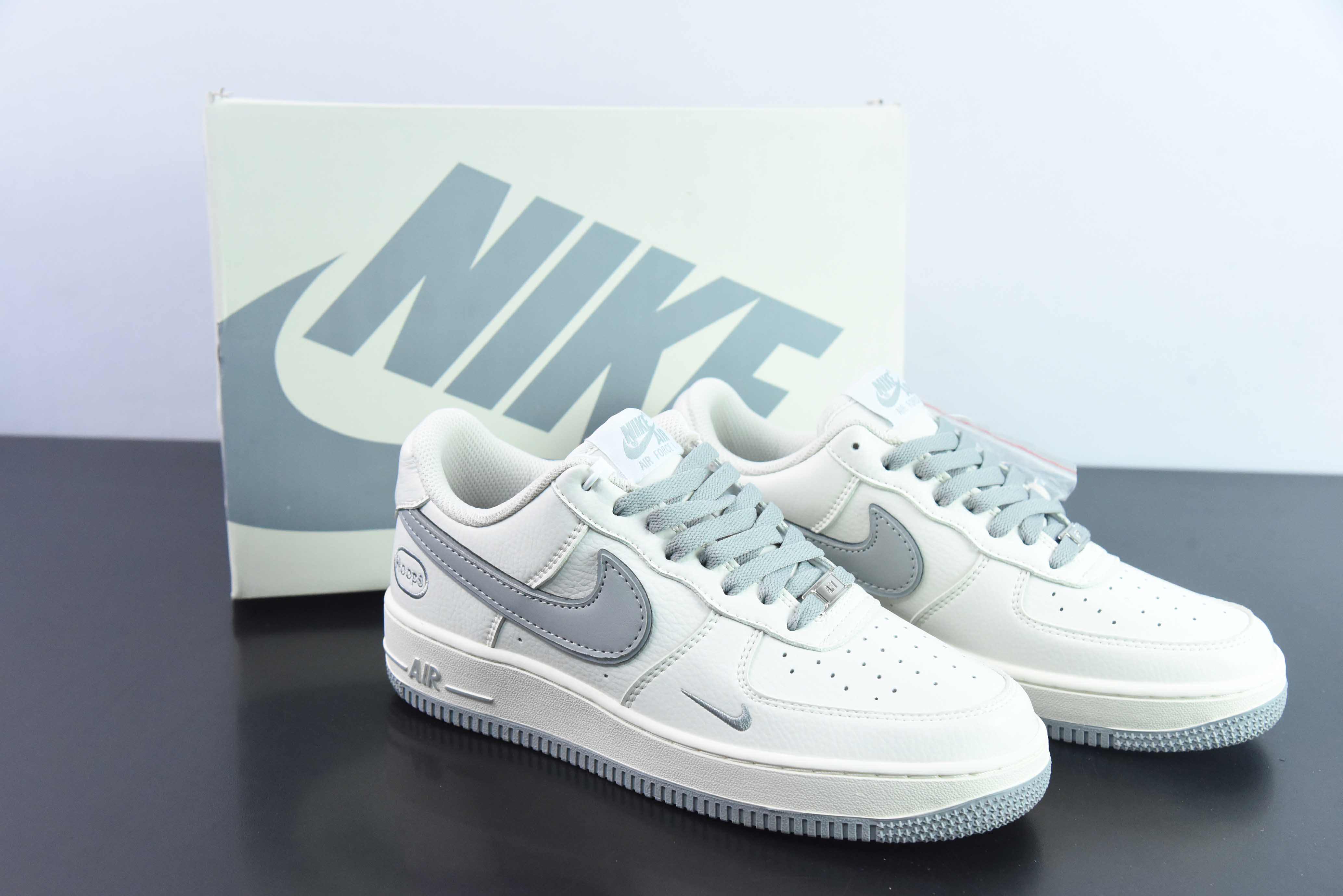 Nike Air Force 1 AF1 空军一号/低帮 白灰 刺绣 货号：HP2369-003