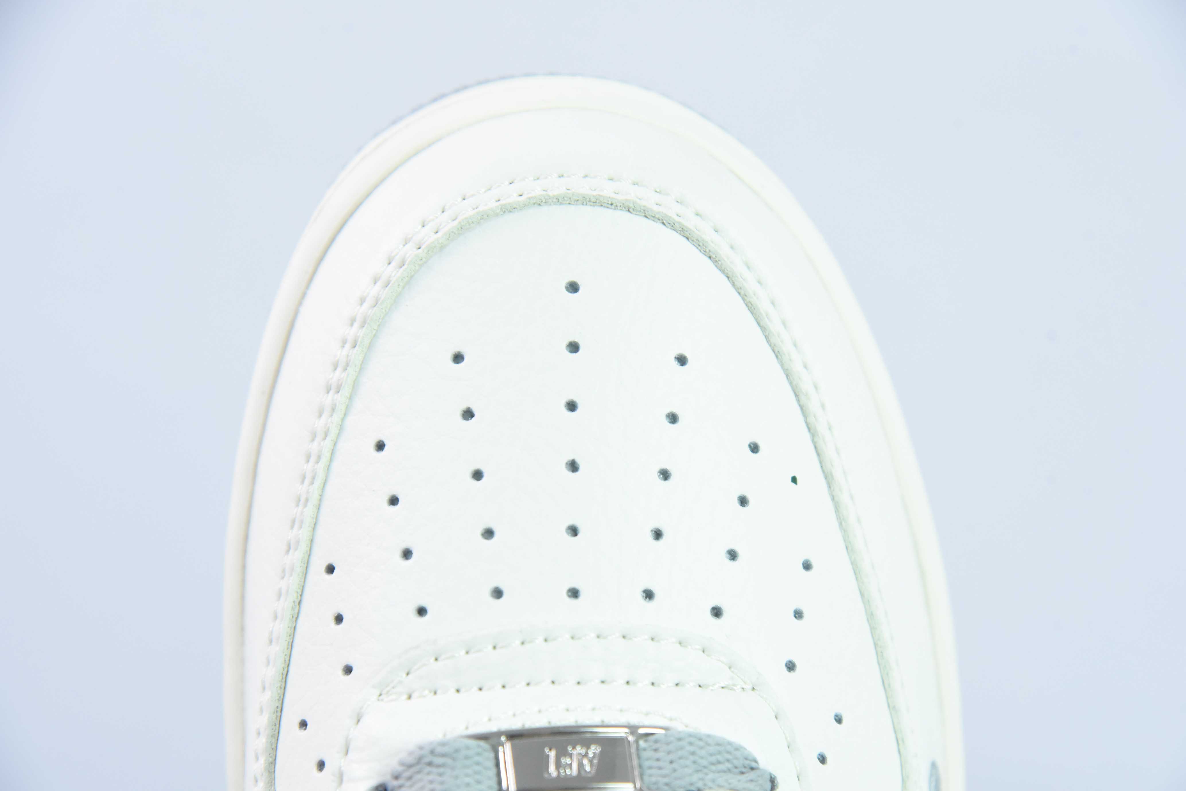 Nike Air Force 1 AF1 空军一号/低帮 白灰 刺绣 货号：HP2369-003