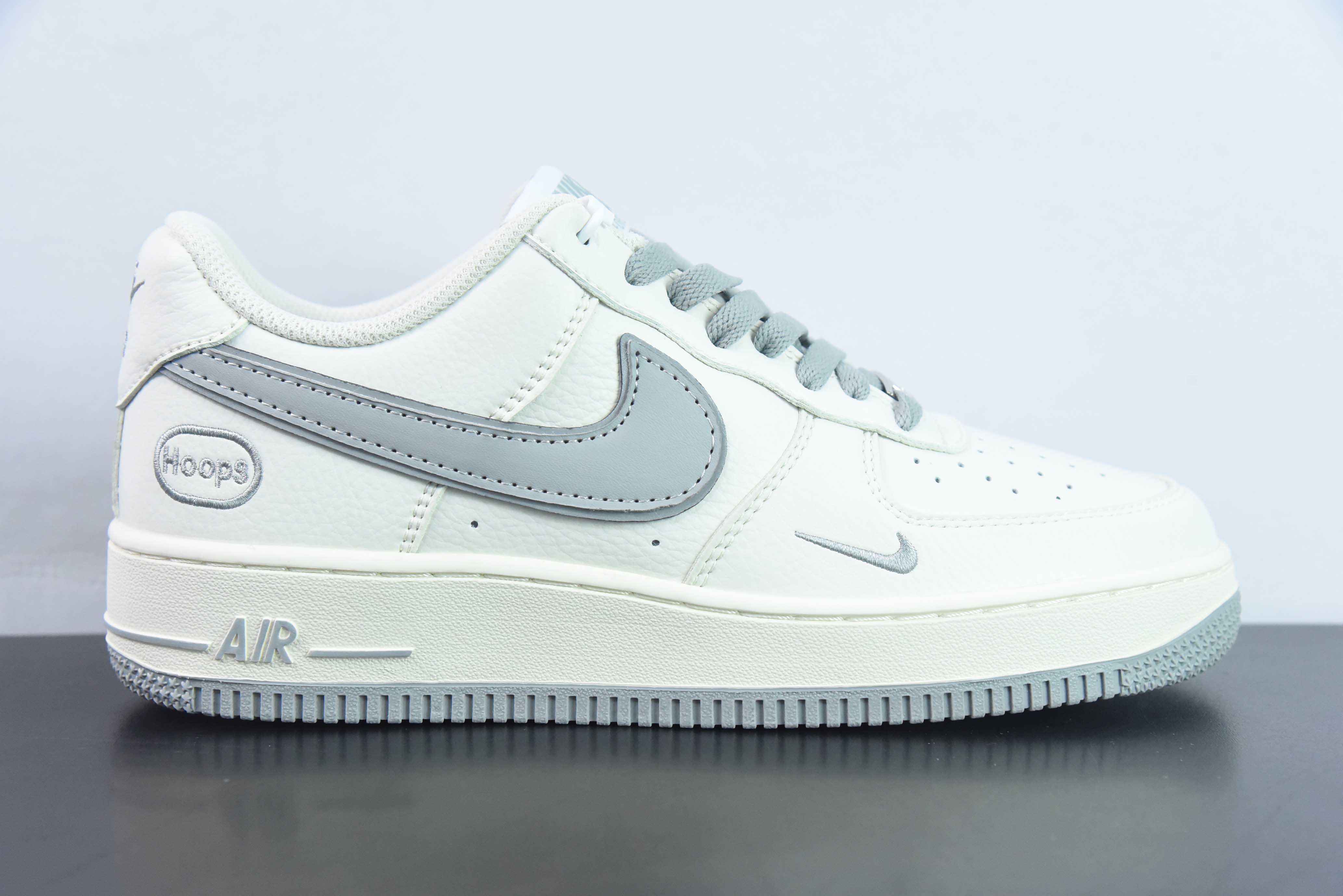 Nike Air Force 1 AF1 空军一号/低帮 白灰 刺绣 货号：HP2369-003