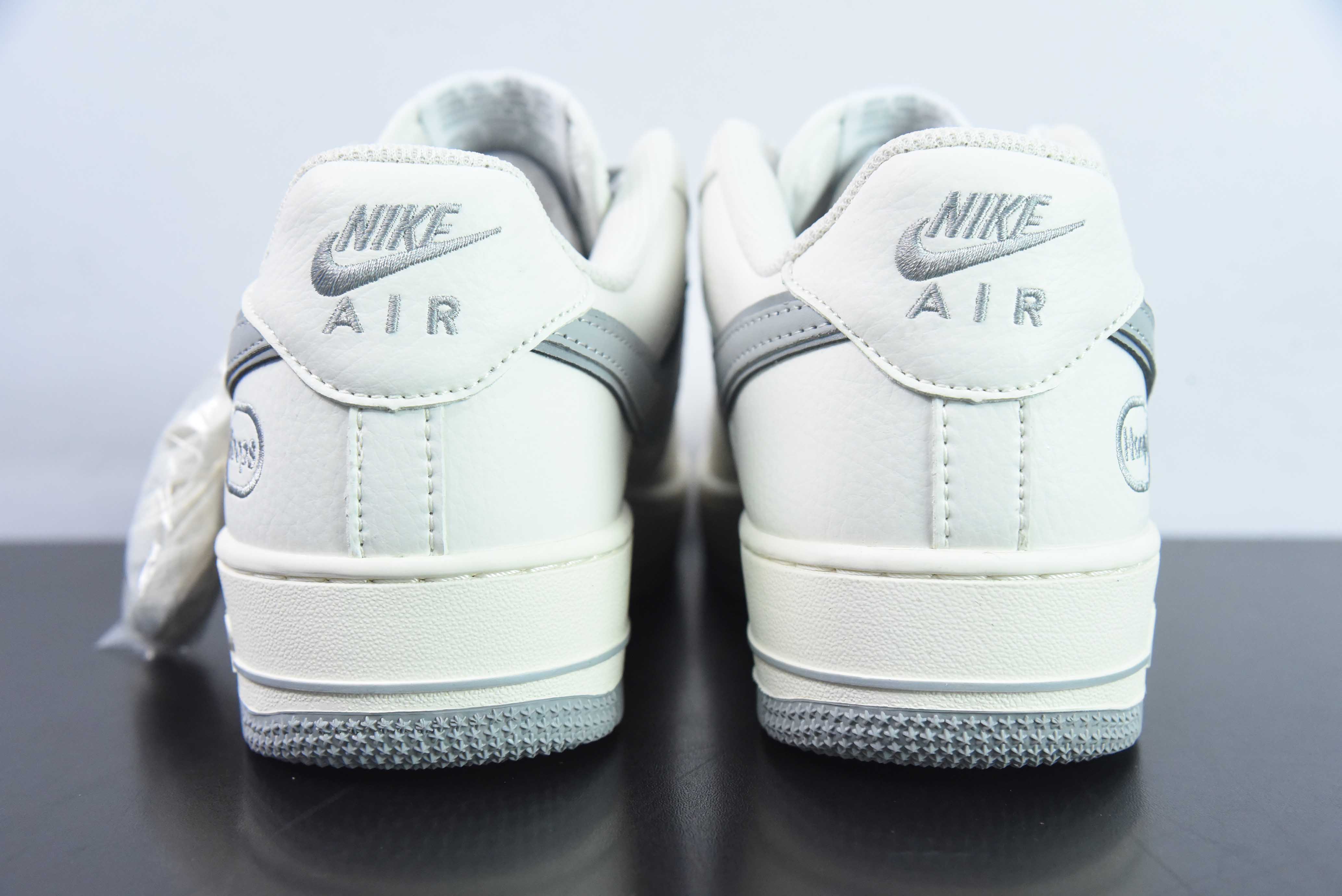 Nike Air Force 1 AF1 空军一号/低帮 白灰 刺绣 货号：HP2369-003