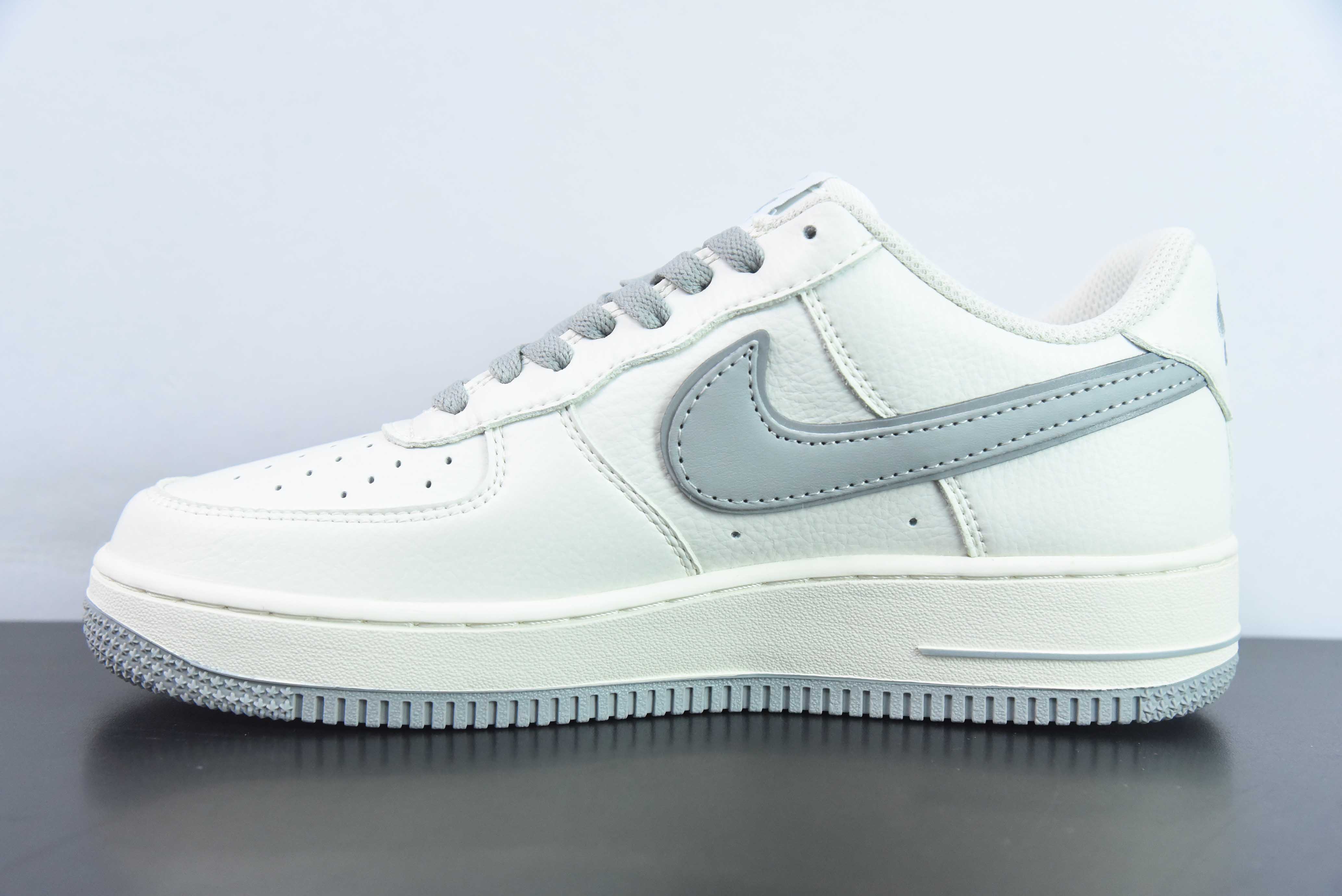 Nike Air Force 1 AF1 空军一号/低帮 白灰 刺绣 货号：HP2369-003