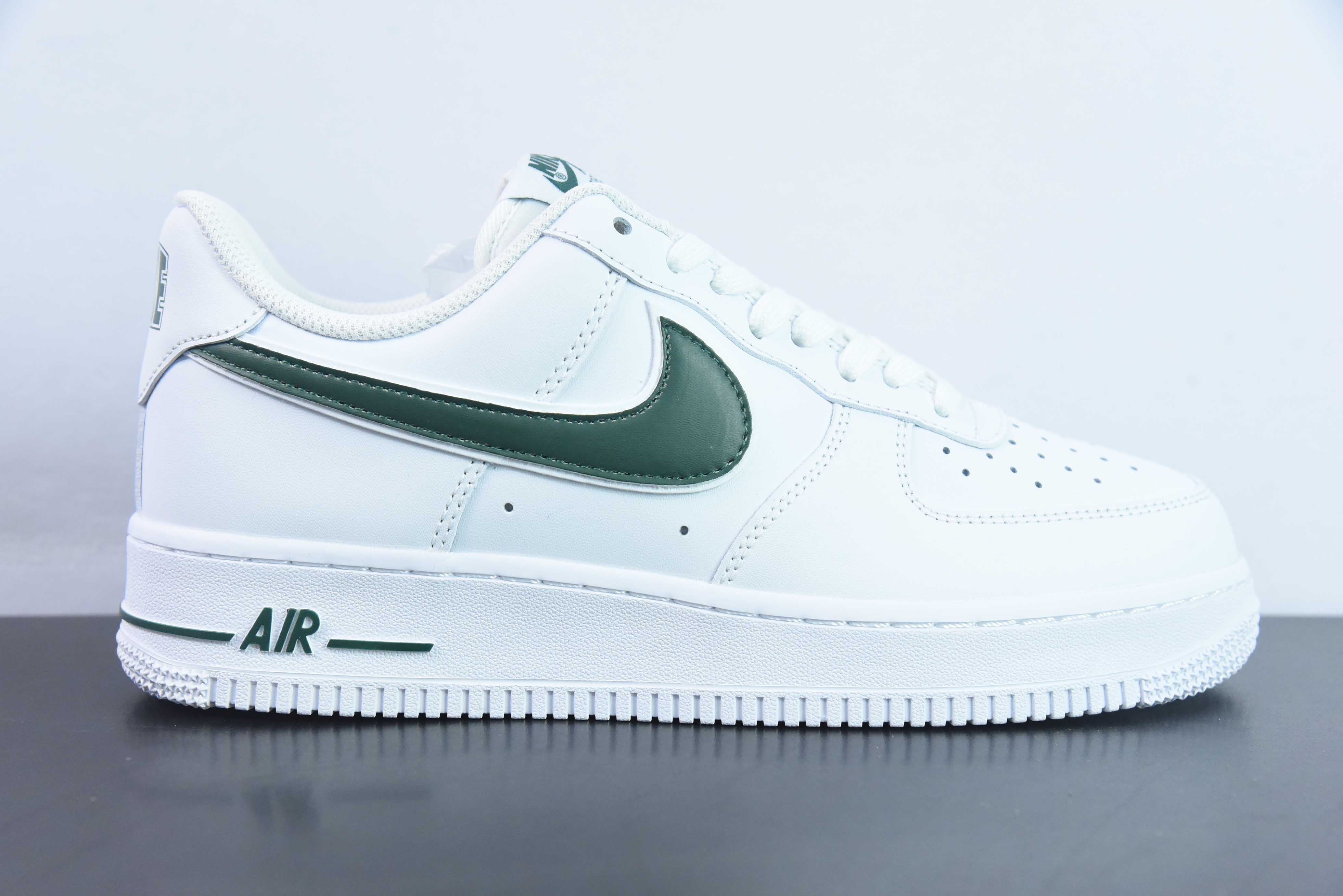 Nike Air Force 1 AF1 空军一号/低帮 白绿 货号：AO2423-104