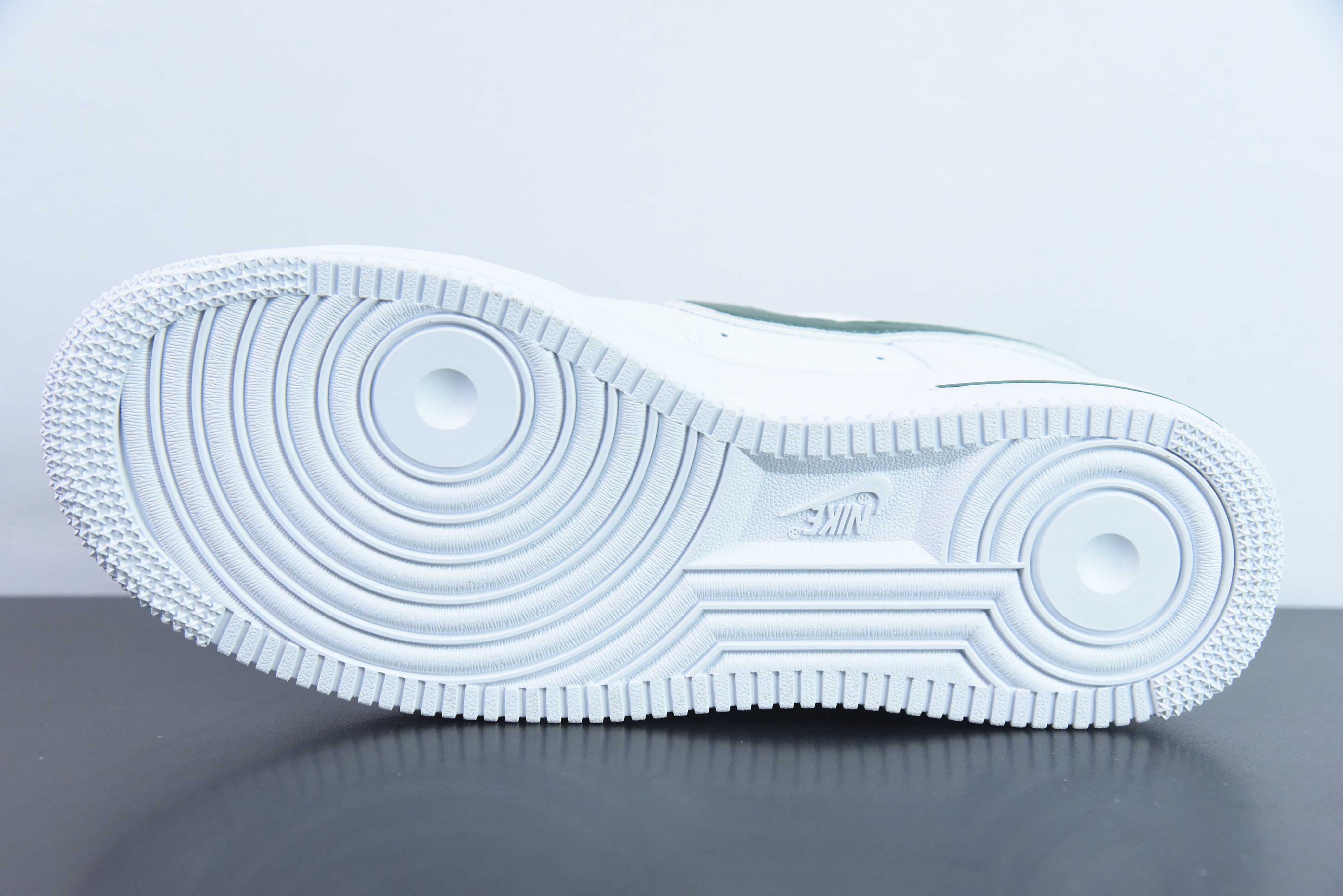 Nike Air Force 1 AF1 空军一号/低帮 白绿 货号：AO2423-104