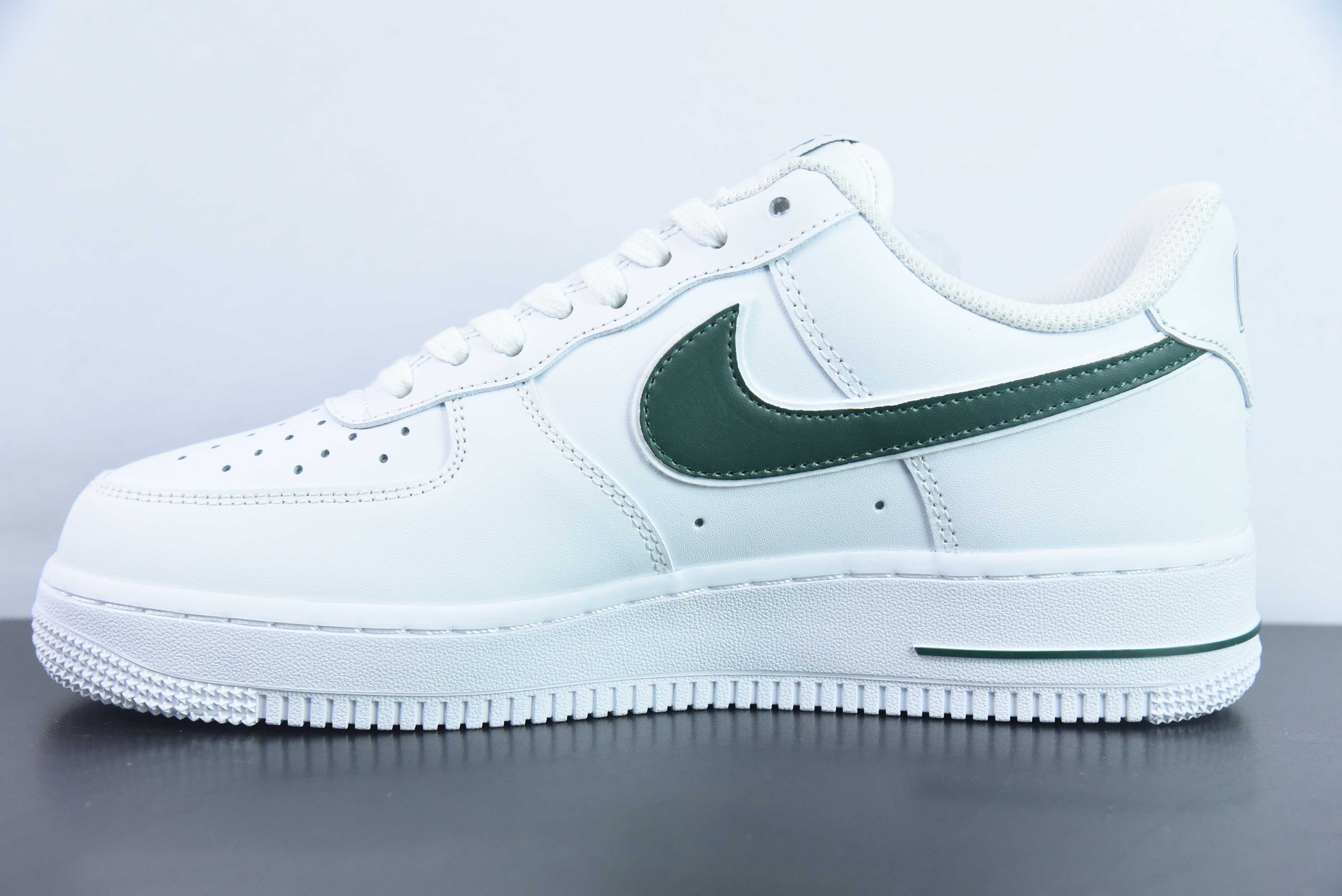 Nike Air Force 1 AF1 空军一号/低帮 白绿 货号：AO2423-104